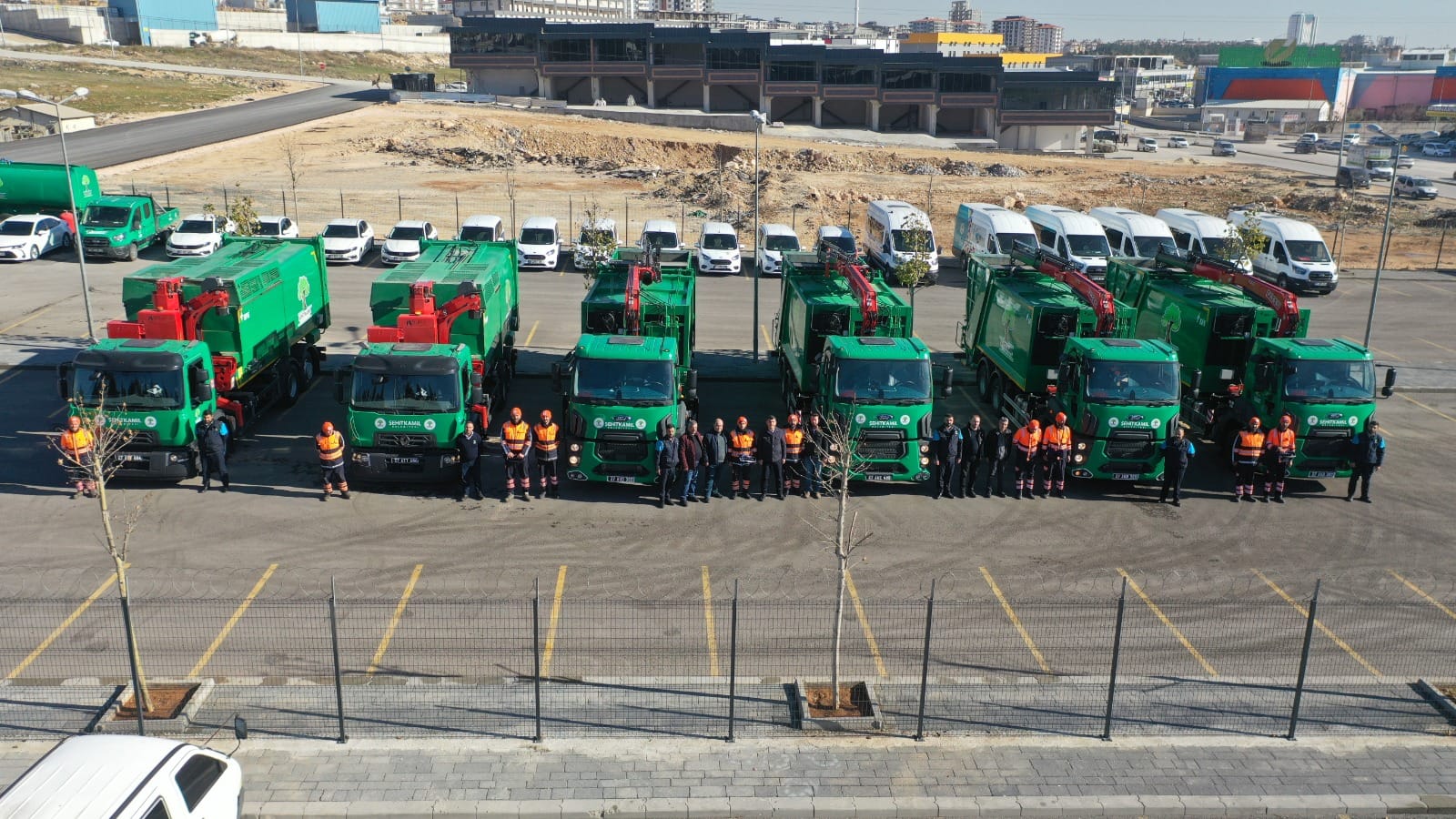 BAŞKAN FADILOĞLU, HİZMET FİLOSUNA EKLENEN YENİ ARAÇLARI İNCELEDİ