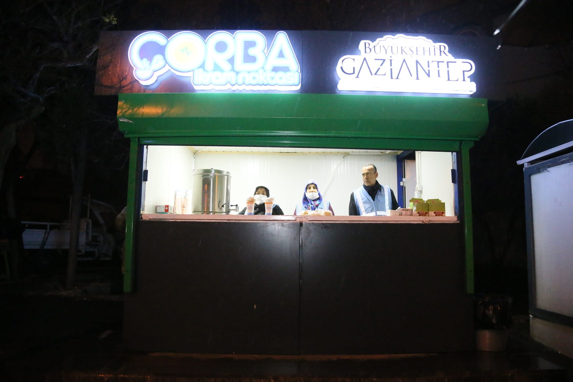 15 BİN KİŞİ GÜNE BÜYÜKŞEHİR’İN SICAK ÇORBASI İLE BAŞLIYOR