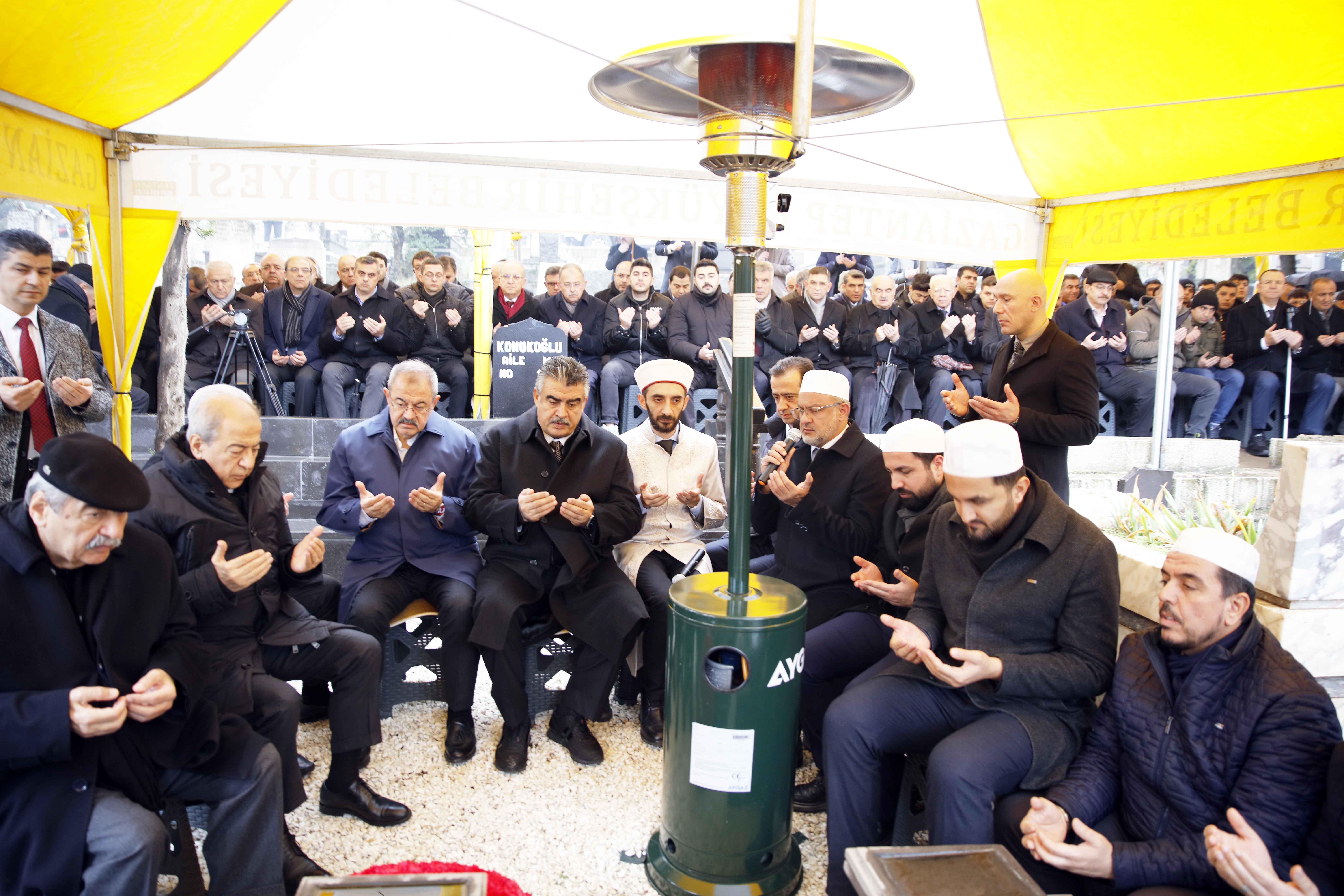 SANKO’NUN KURUCUSU SANİ KONUKOĞLU, MEZARI BAŞINDA ANILDI