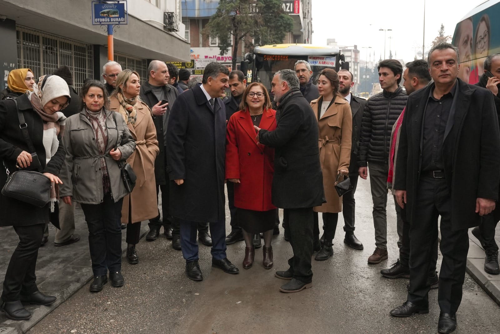 ŞAHİN İLE FADILOĞLU, ESNAF VE İŞÇİLERLE BİR ARAYA GELDİ