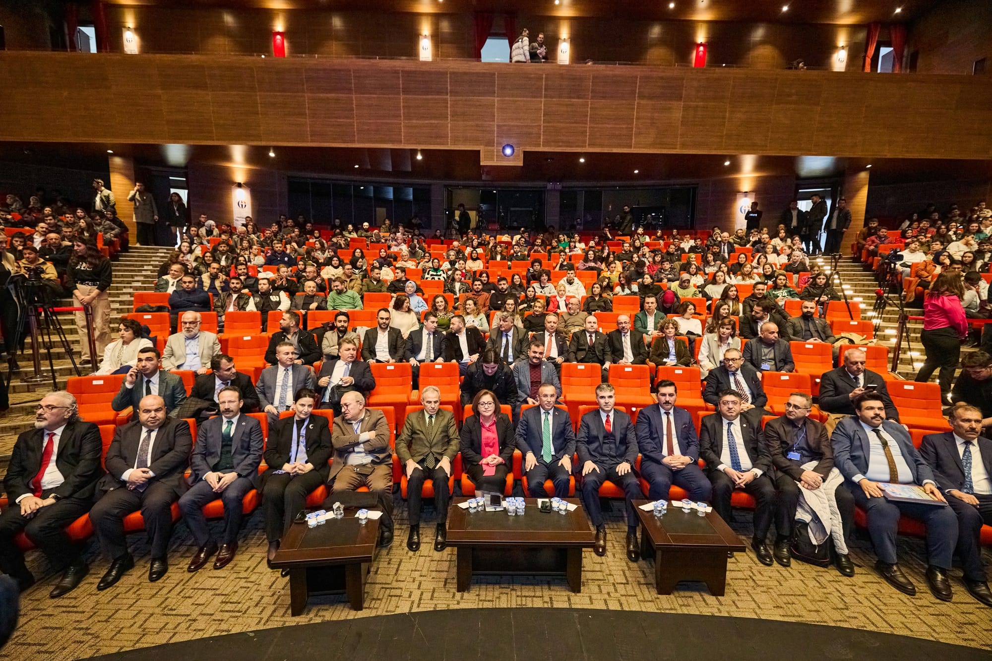 BAŞKAN ŞAHİN, DEPREM ZİRVESİNDE DEPREM ANMA VE EĞİTİM MÜZESİ PROJESİNİ ANLATTI!