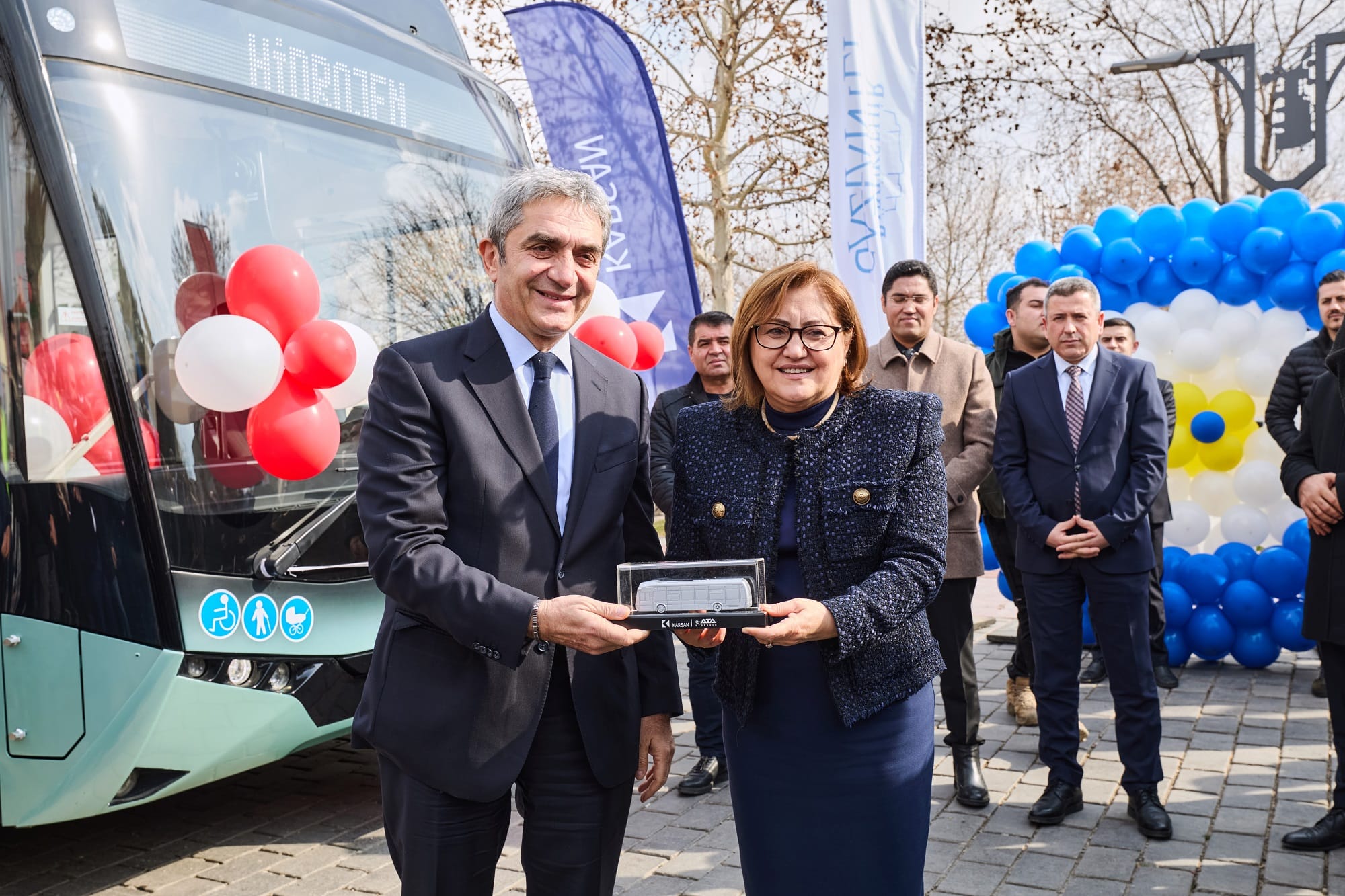 TÜRKİYE’NİN İLK HİDROJENLİ OTOBÜSÜ GAZİANTEP YOLLARINDA!