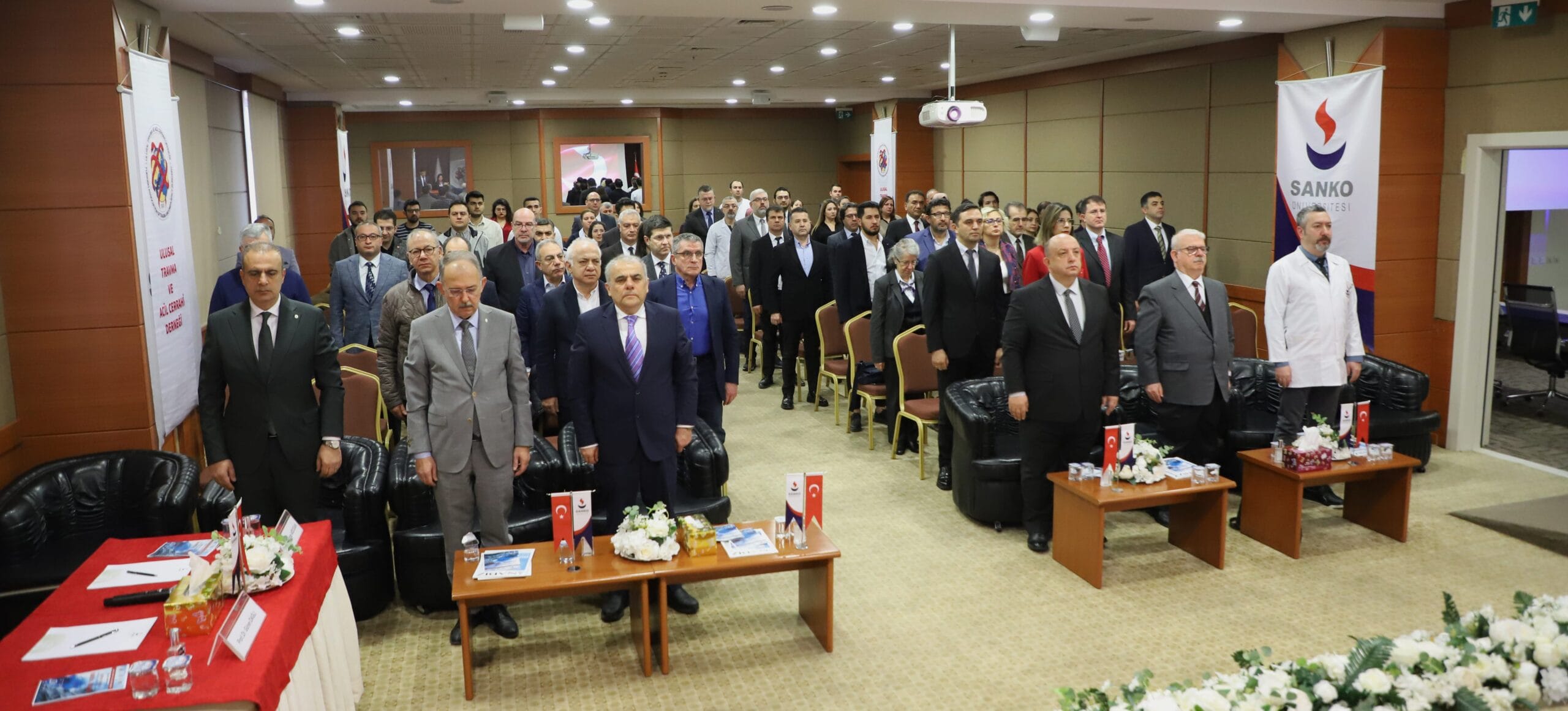 DEPREM SONRASI TRAVMALI OLGULARA CERRAHİ YAKLAŞIM