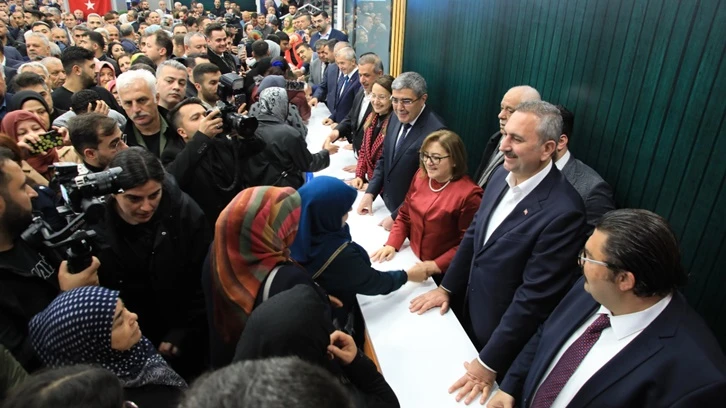 AK PARTİ GAZİANTEP’TE BAYRAM COŞKUSU