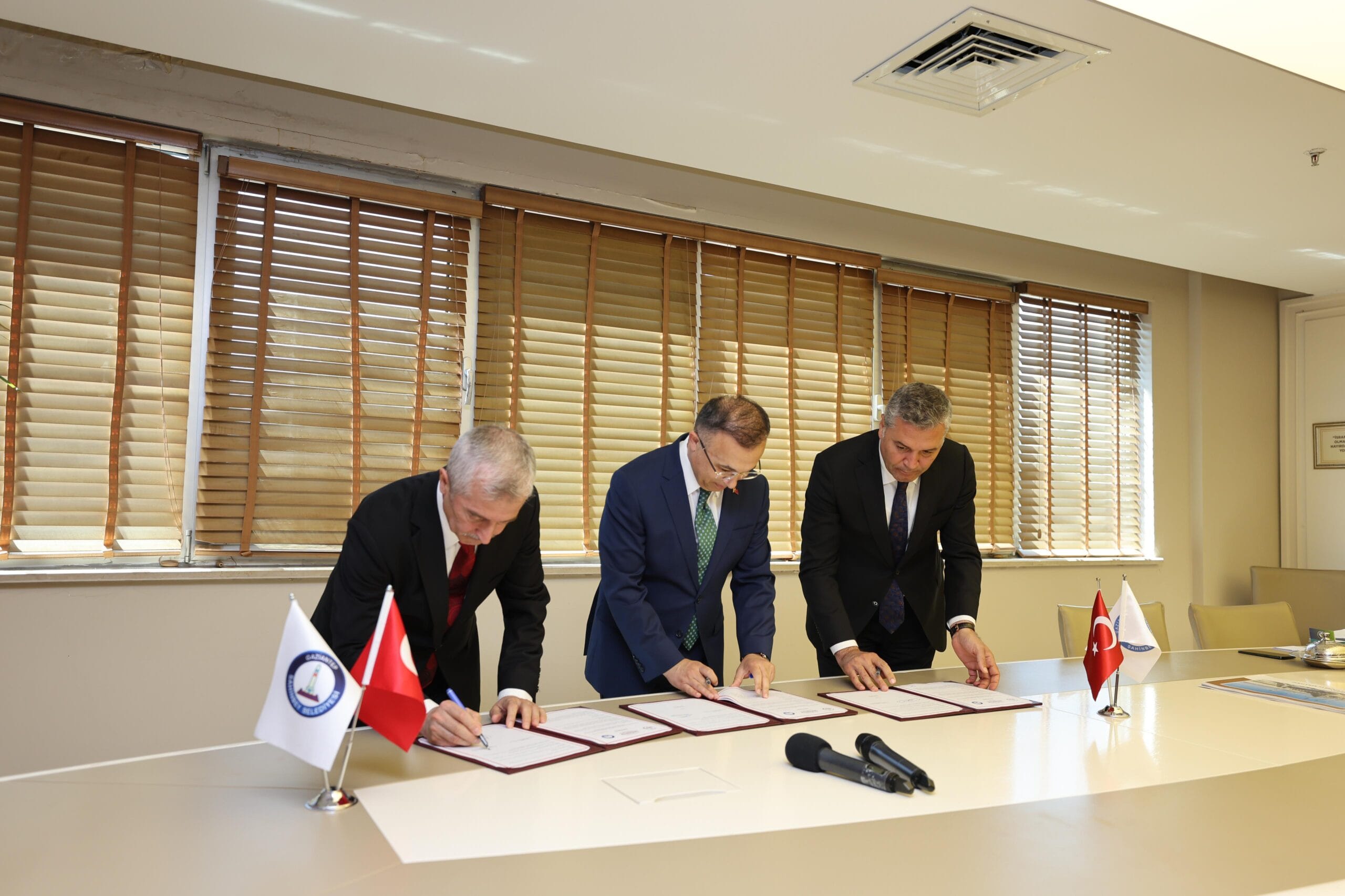 ŞAHİNBEY BELEDİYESİ 218.000’DEN FAZLA GENÇİ ECDATLA BULUŞTURUYOR