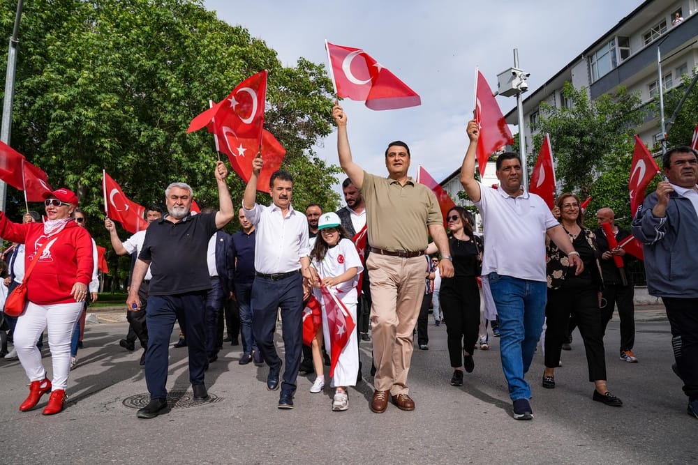 COŞKULU 19 MAYIS KUTLAMASI: “BAYRAKLI BÜYÜK YÜRÜYÜŞ”