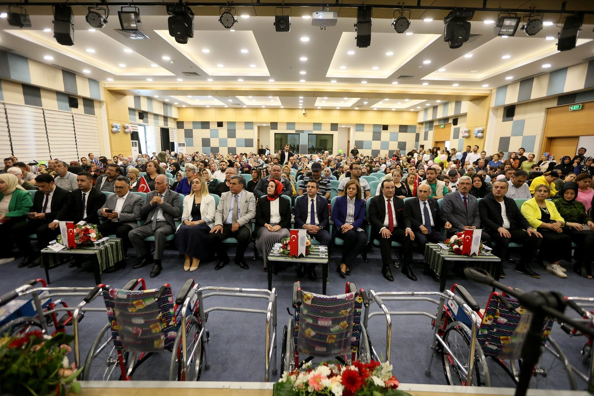 BÜYÜKŞEHİR, 10-16 MAYIS ENGELLİLER HAFTASINDA MEDİKAL MALZEME DAĞITIM TÖRENİ DÜZENLEDİ