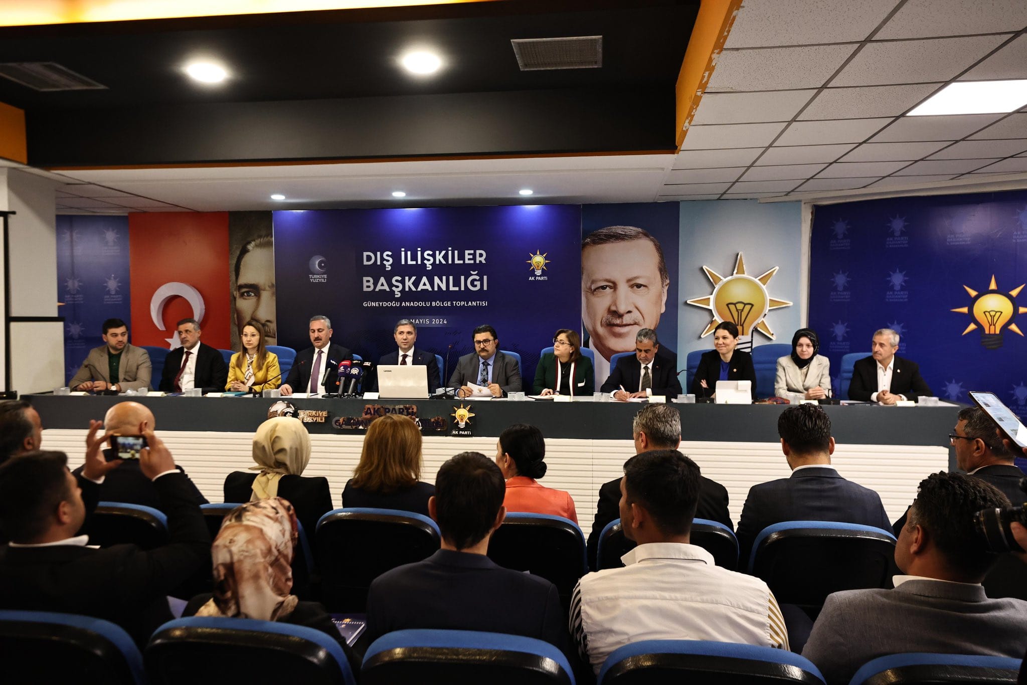 AK PARTİ İL DIŞ İLİŞKİLER BÖLGE TOPLANTISI GAZİANTEP’TE GERÇEKLEŞTİRİLDİ