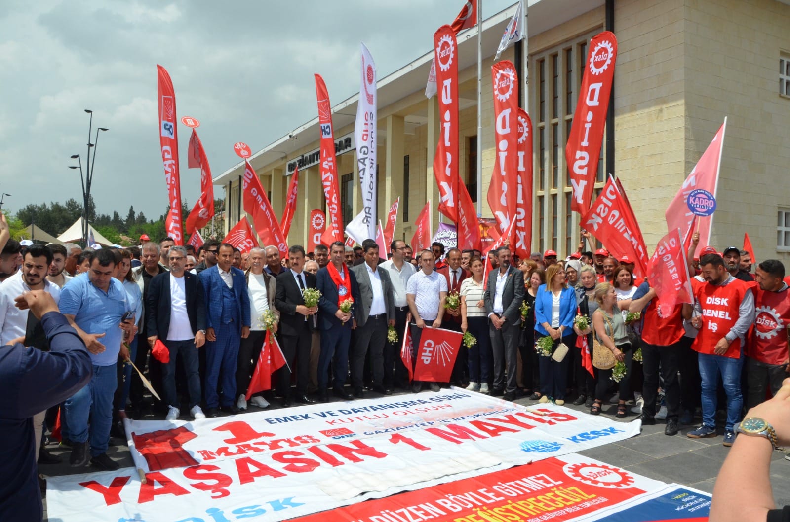 “Emek mücadelesinin her zaman yanındayız”￼