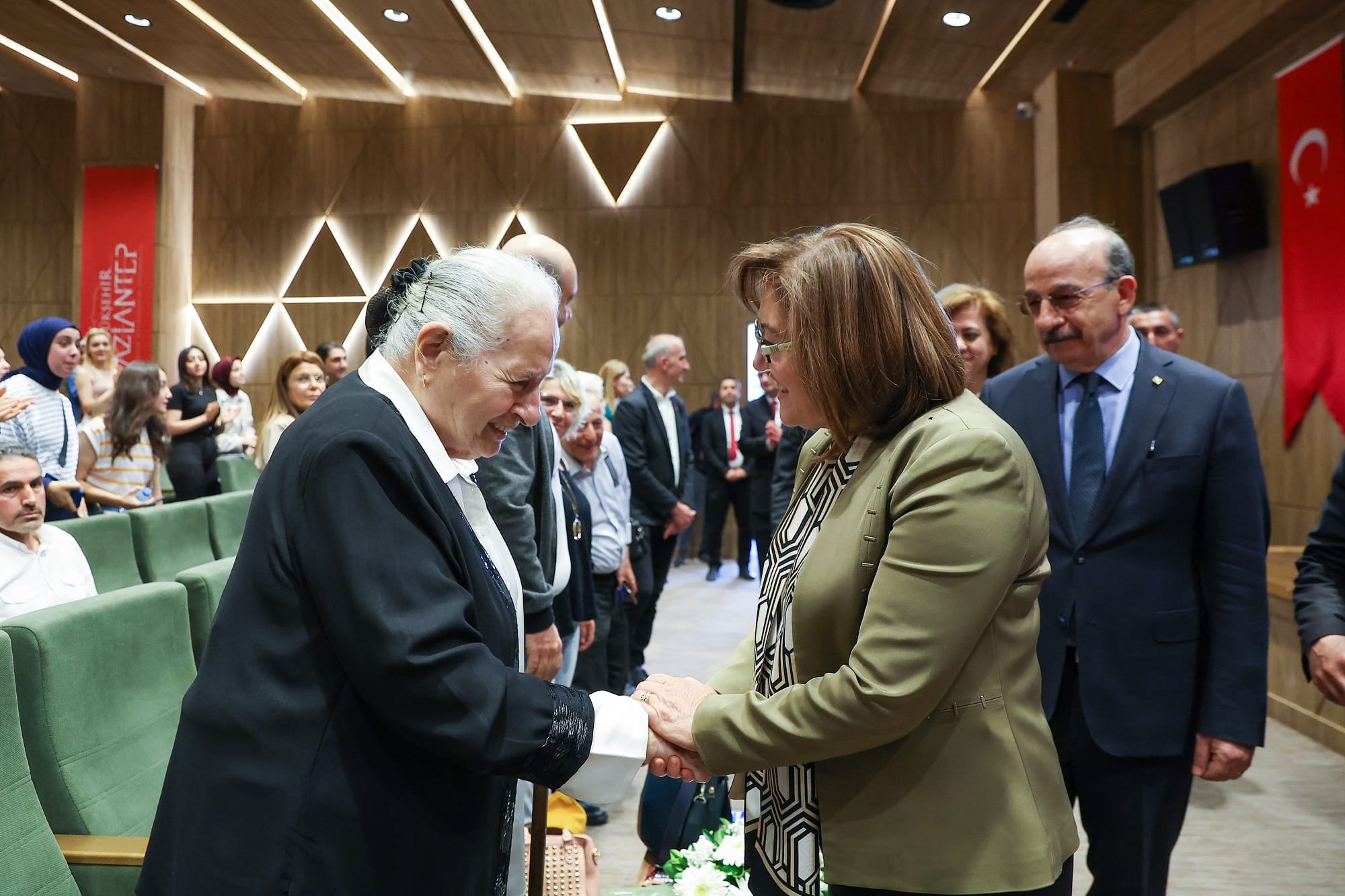 PANORAMA MÜZESİ’Nİ GEZEN KAZIM KARABEKİR PAŞA’NIN KIZI TİMSAL KARABEKİR DUYGU DOLU ANLAR YAŞADI