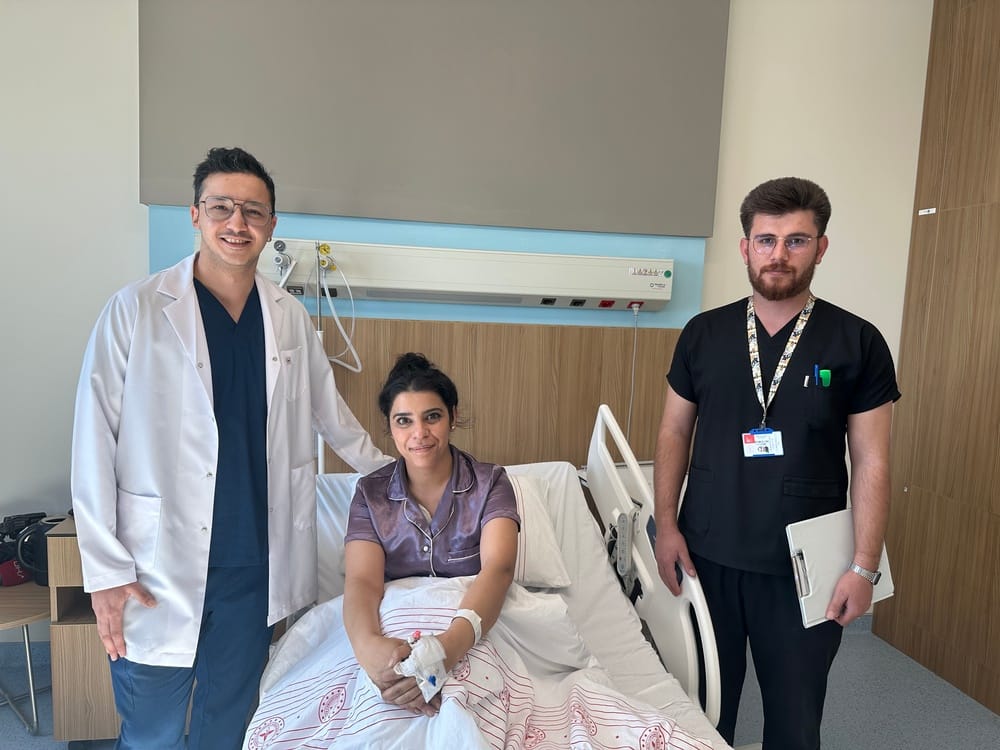 KANSERDEN KAYBETTİĞİ GÖĞSÜ KARIN DOKUSUYLA ONARILDI