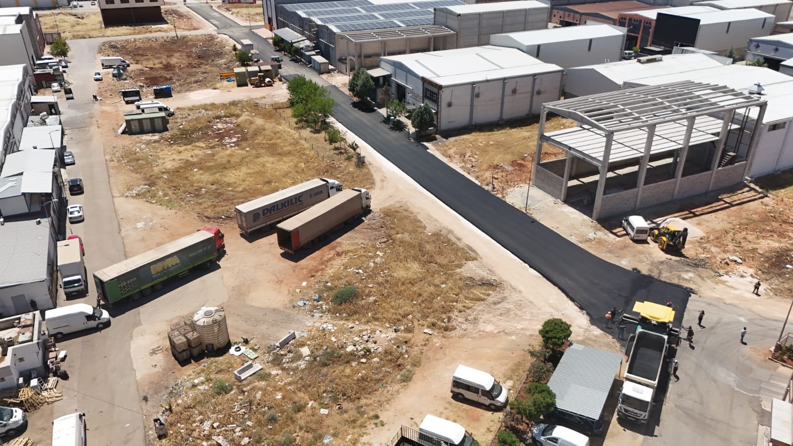 SANAYİ MAHALLESİ’NDEKİ YENİ YOLLAR ASFALTLANIYOR