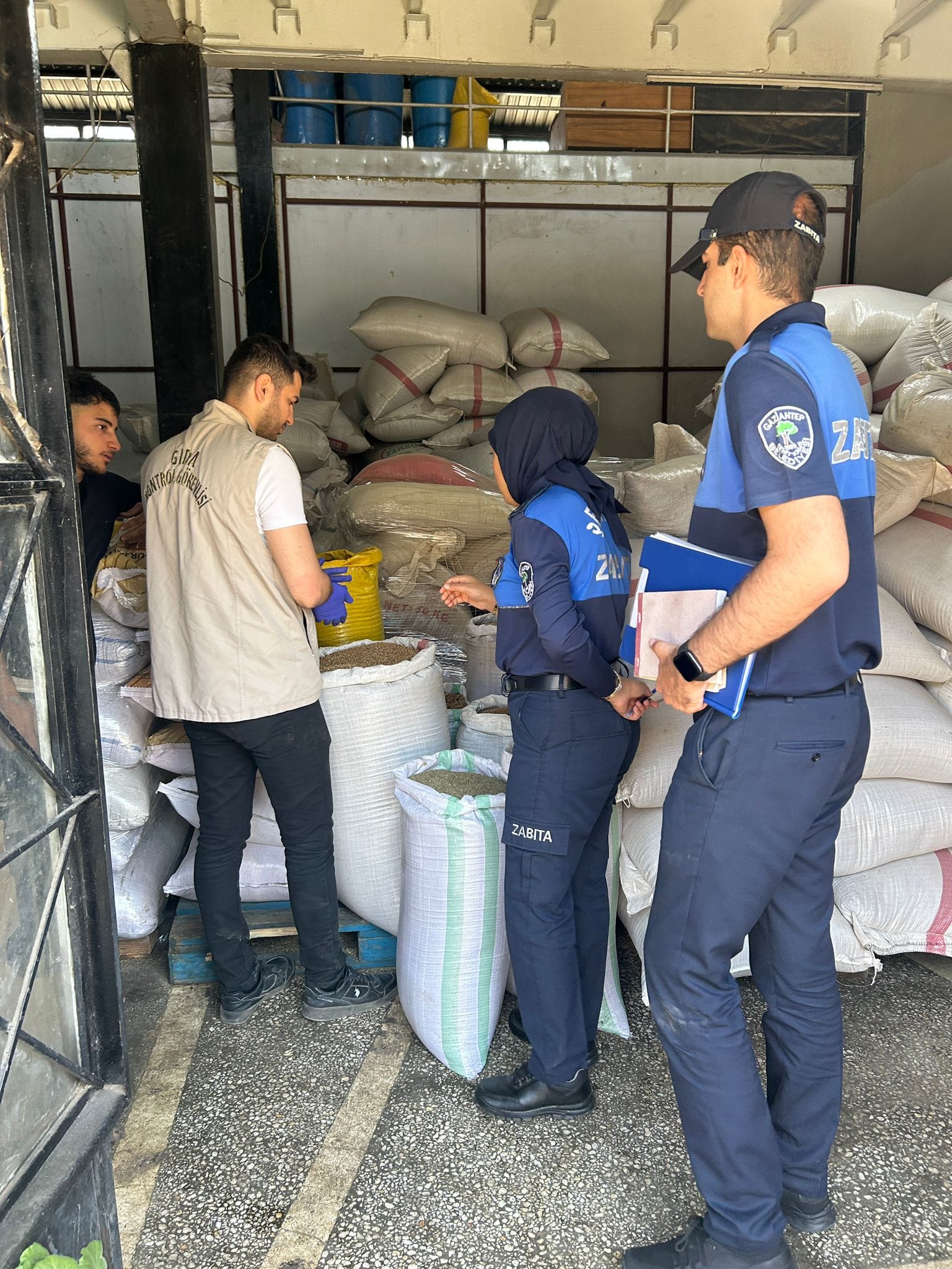 GIDA DENETİMLERİNDE 20 TON GÜVENİLİRLİĞİNİ KAYBETMİŞ ÜRÜN ELE GEÇİRİLDİ