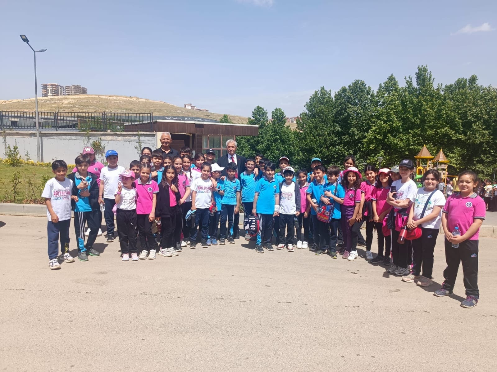 ŞAHİNBEY BELEDİYESİ ÖĞRENCİLERİN YÜZÜNÜ GÜLDÜRÜYOR