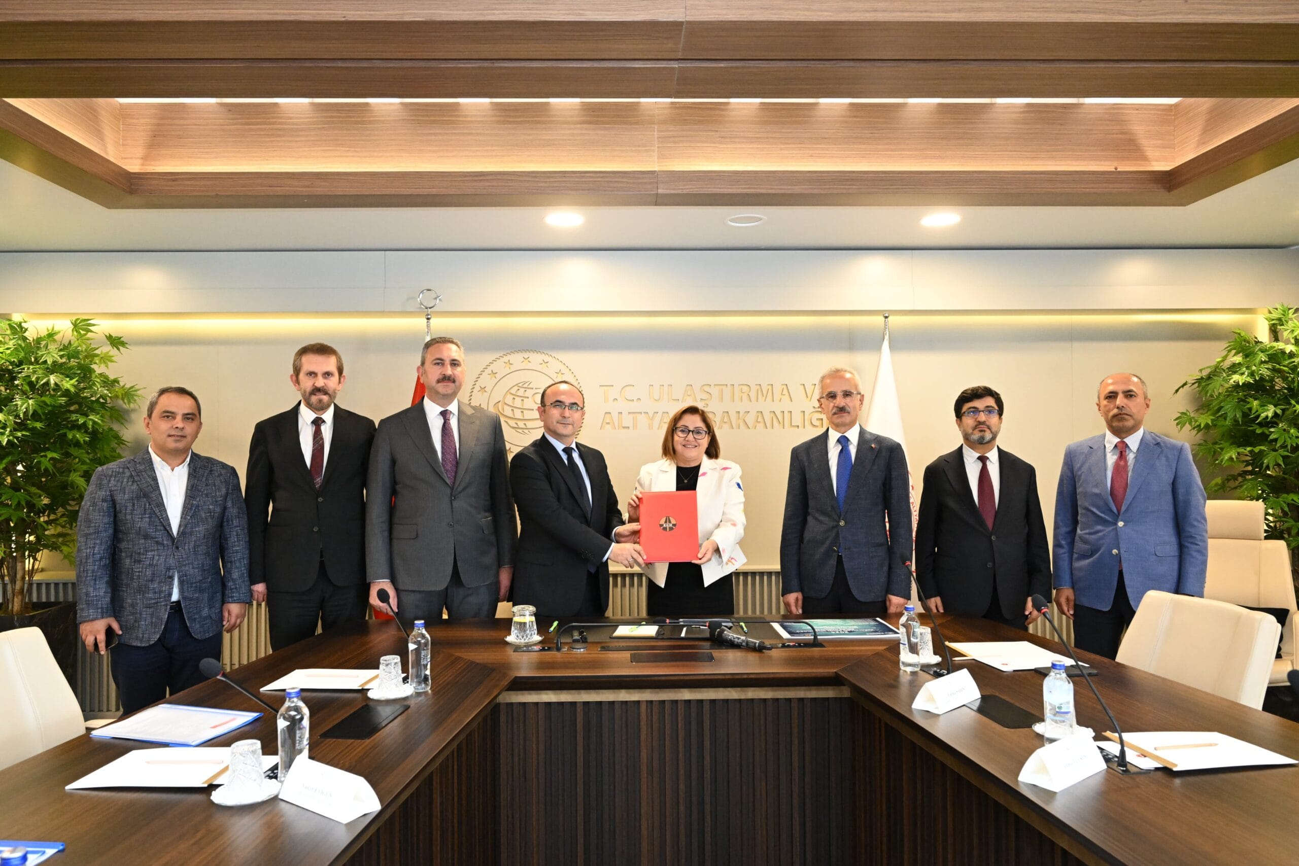 SEÇİM BEYANNAMESİNİN EN BÜYÜK PROJELERİNDEN DÜLÜK TÜNELİ İÇİN İMZALAR ATILDI