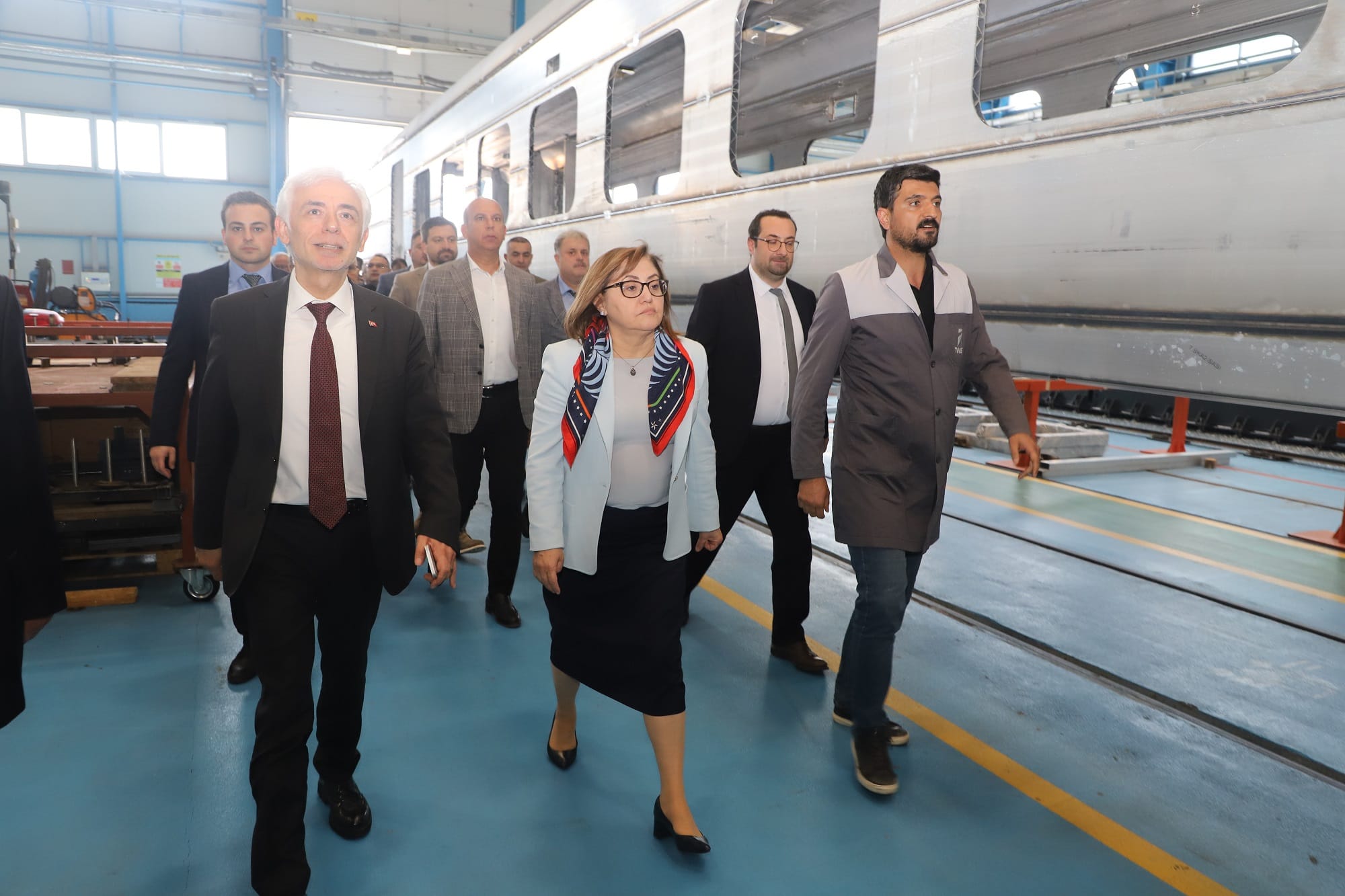 TÜRKİYE’NİN İLK YÜZDE YÜZ YERLİ VE MİLLİ MOTORLU ELEKTRİKLİ TRENLERİ GAZİRAY’DA KULLANILACAK