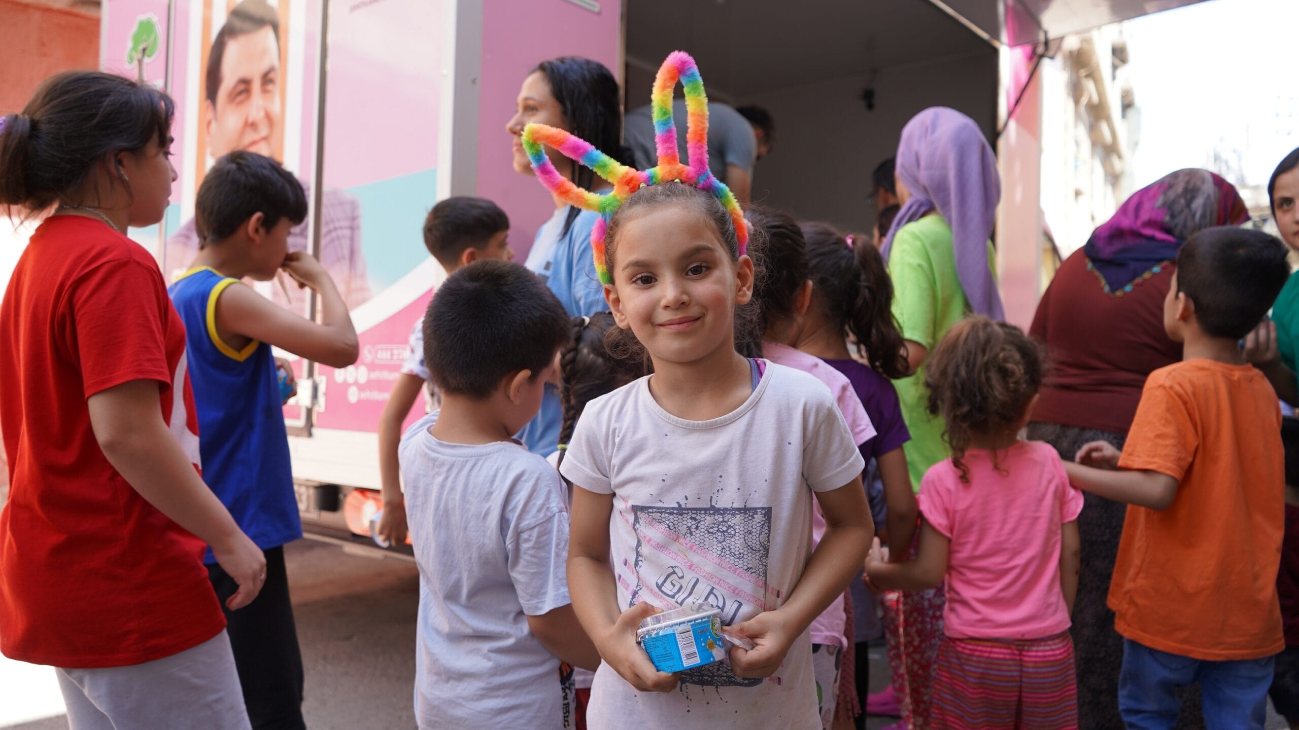 DONDURMA KARAVANI, ÇIKSORUT VE YEŞİLOVA’DAKİ ÇOCUKLARA MUTLULUK GÖTÜRDÜ
