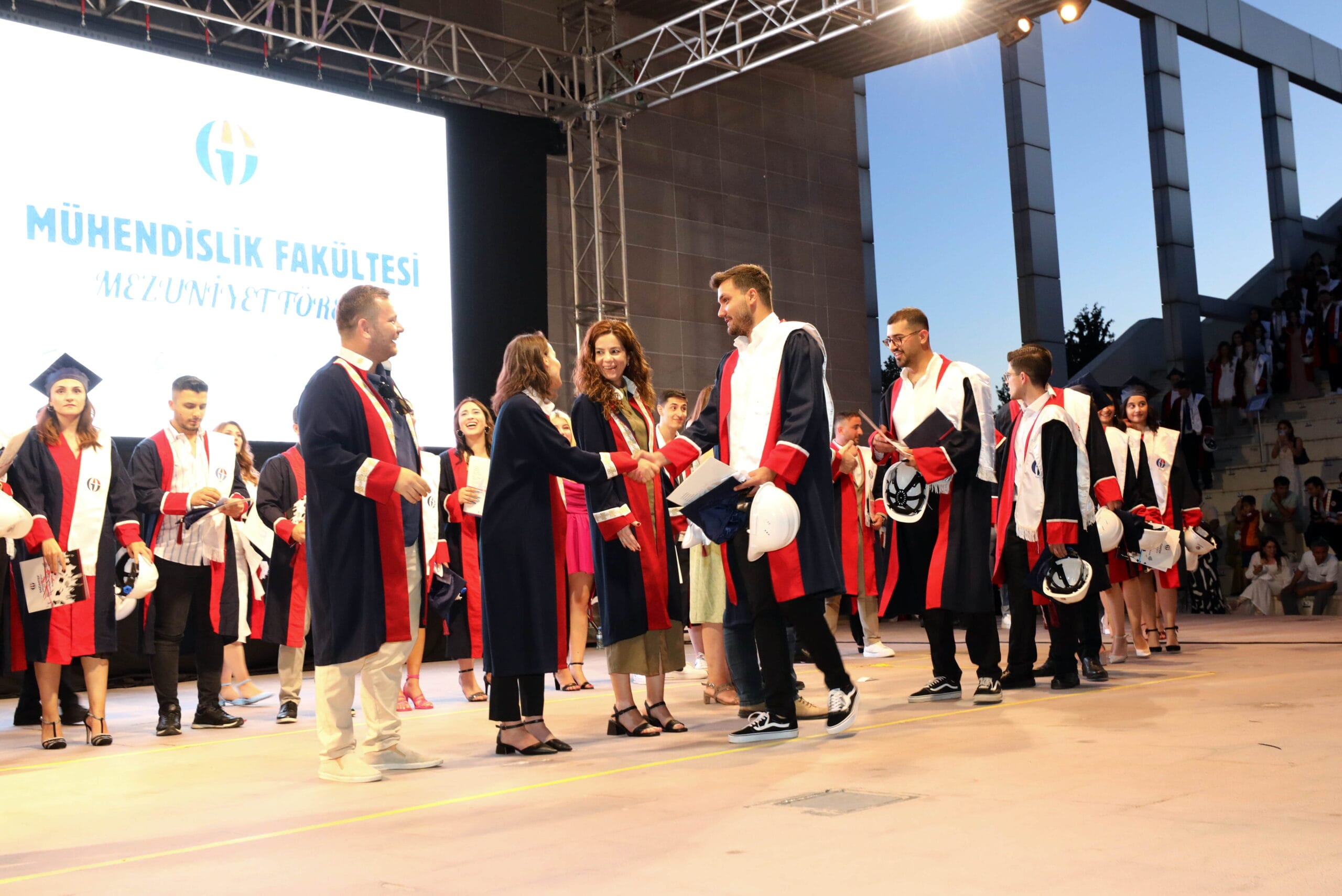 GAÜN MÜHENDİSLİK FAKÜLTESİNDE COŞKULU MEZUNİYET TÖRENİ
