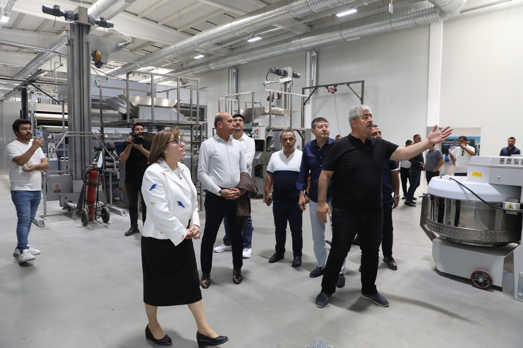 BAŞKAN ŞAHİN, HAYDİ HALK EKMEK FABRİKASINI ZİYARET ETTİ