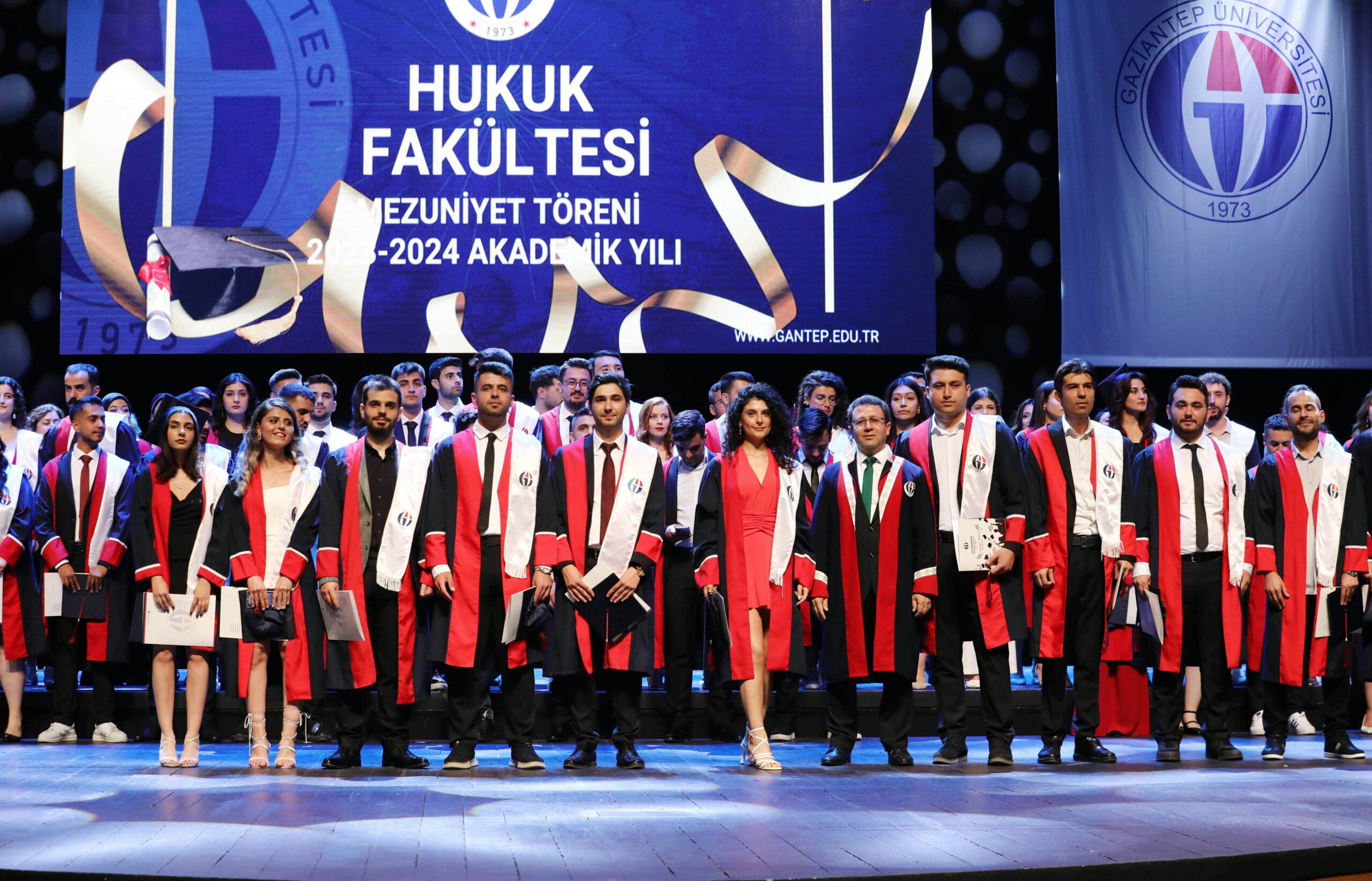 GENÇ HUKUKÇULARIN MEZUNİYET COŞKUSU