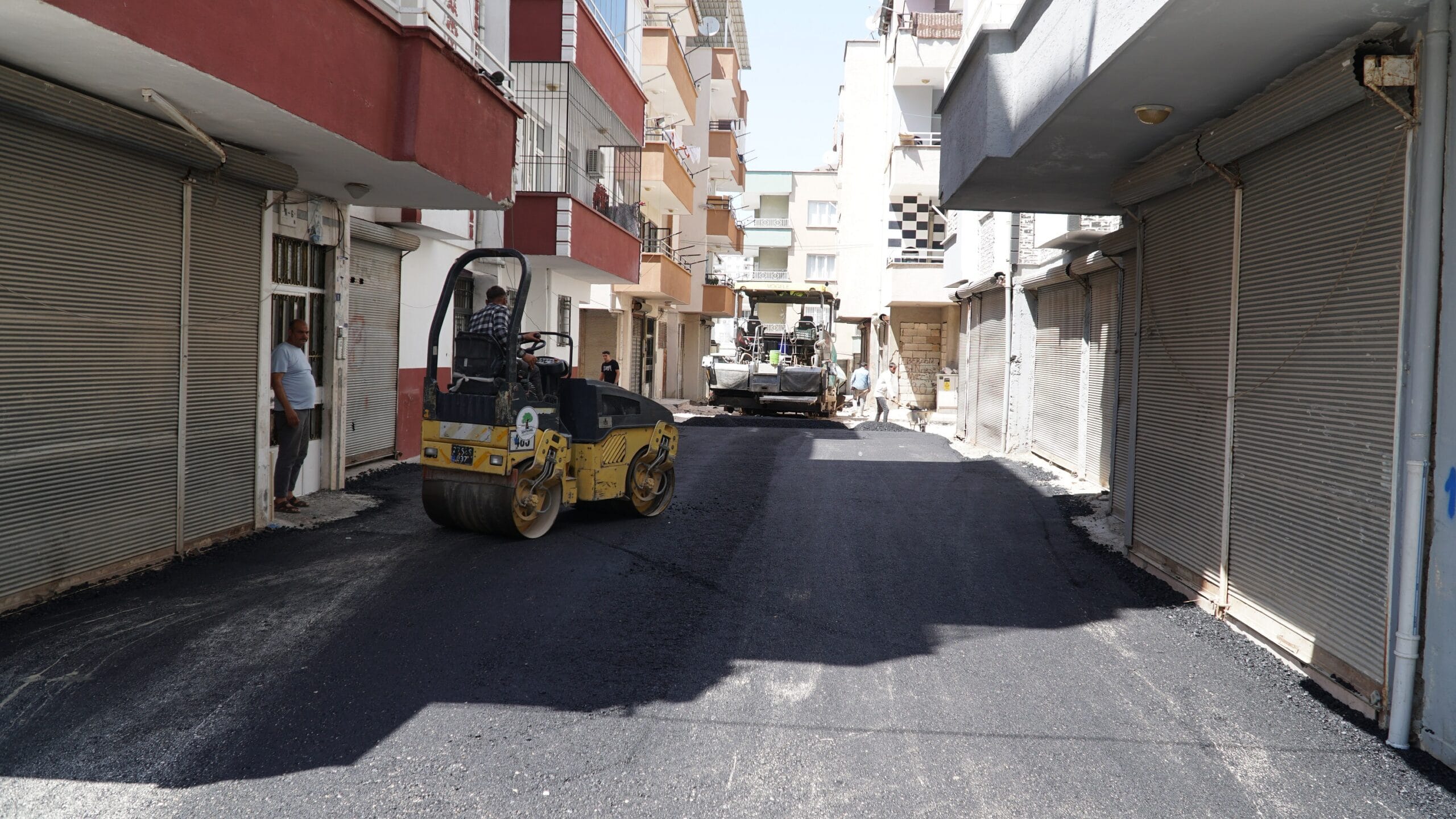 GAZİKENT’TE YILLARDIR BEKLENEN HİZMETLER GERÇEKLEŞİYOR