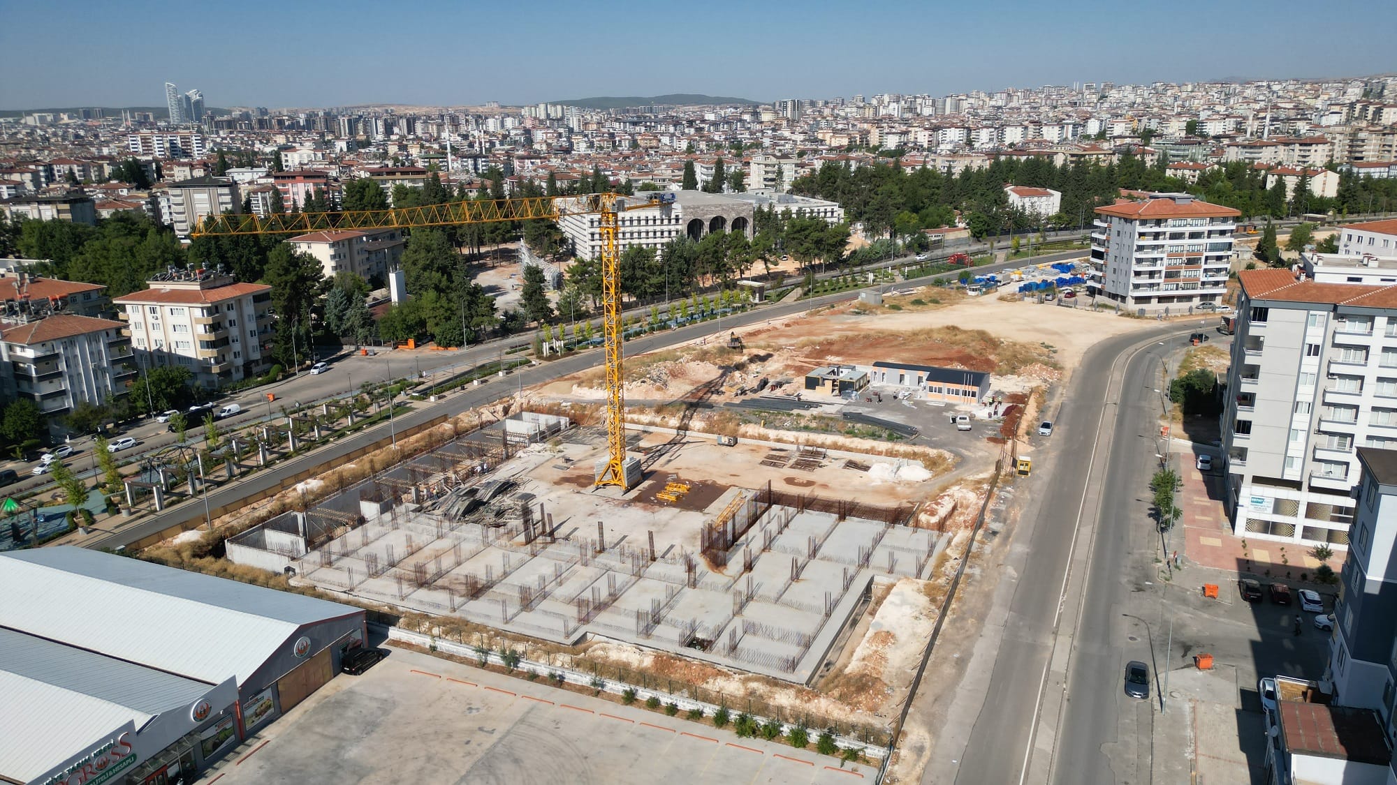 GAZİANTEP’E YENİ SPOR TESİSİ KAMİL OCAK SPOR SALONU İNŞAATINA BAŞLANDI