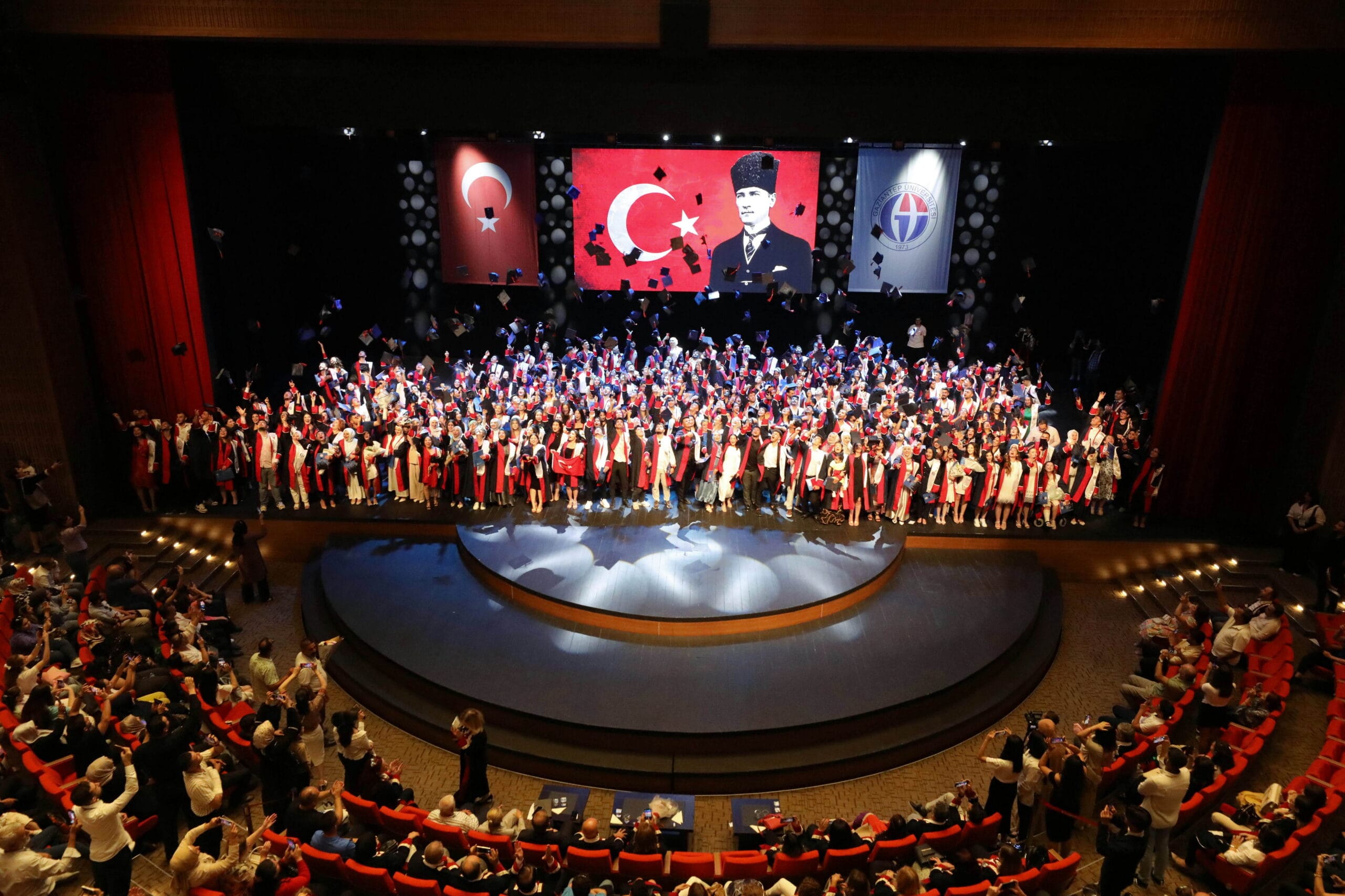 NACİ TOPÇUOĞLU MYO’DA MEZUNİYET HEYECANI