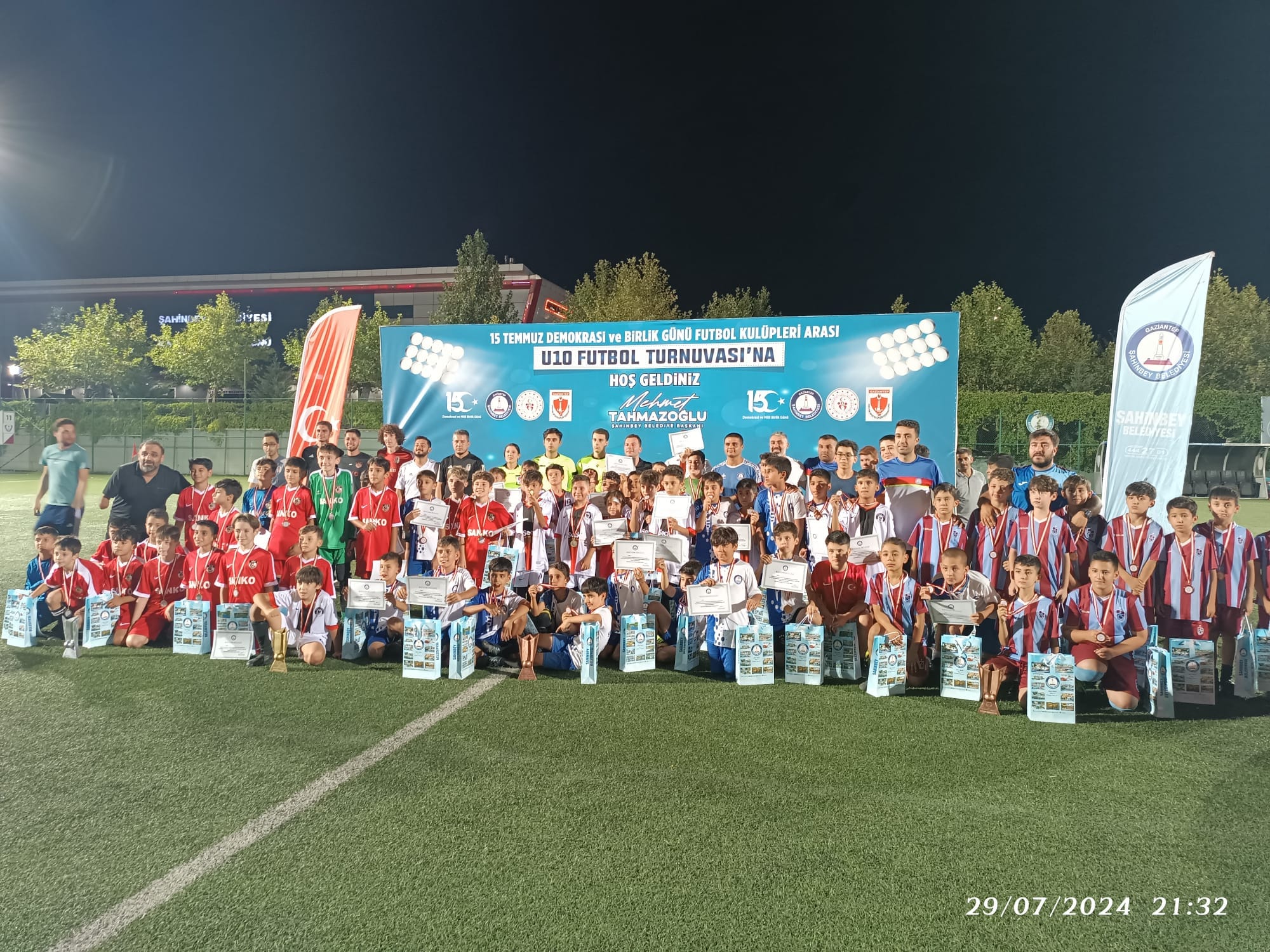 MİNİK FUTBOLCULAR ŞAHİNBEY BELEDİYESİ’NİN ORGANİZASYONUNDA KARŞI KARŞIYA GELDİ