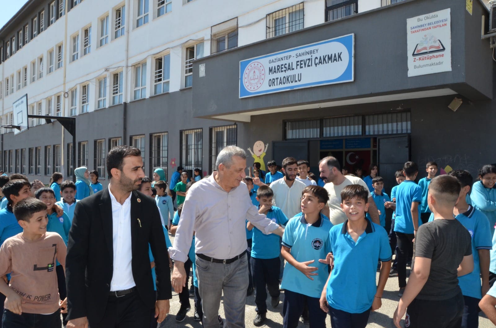 Gaziantep’te okulları gezen CHP’li Öztürkmen neler gördü?