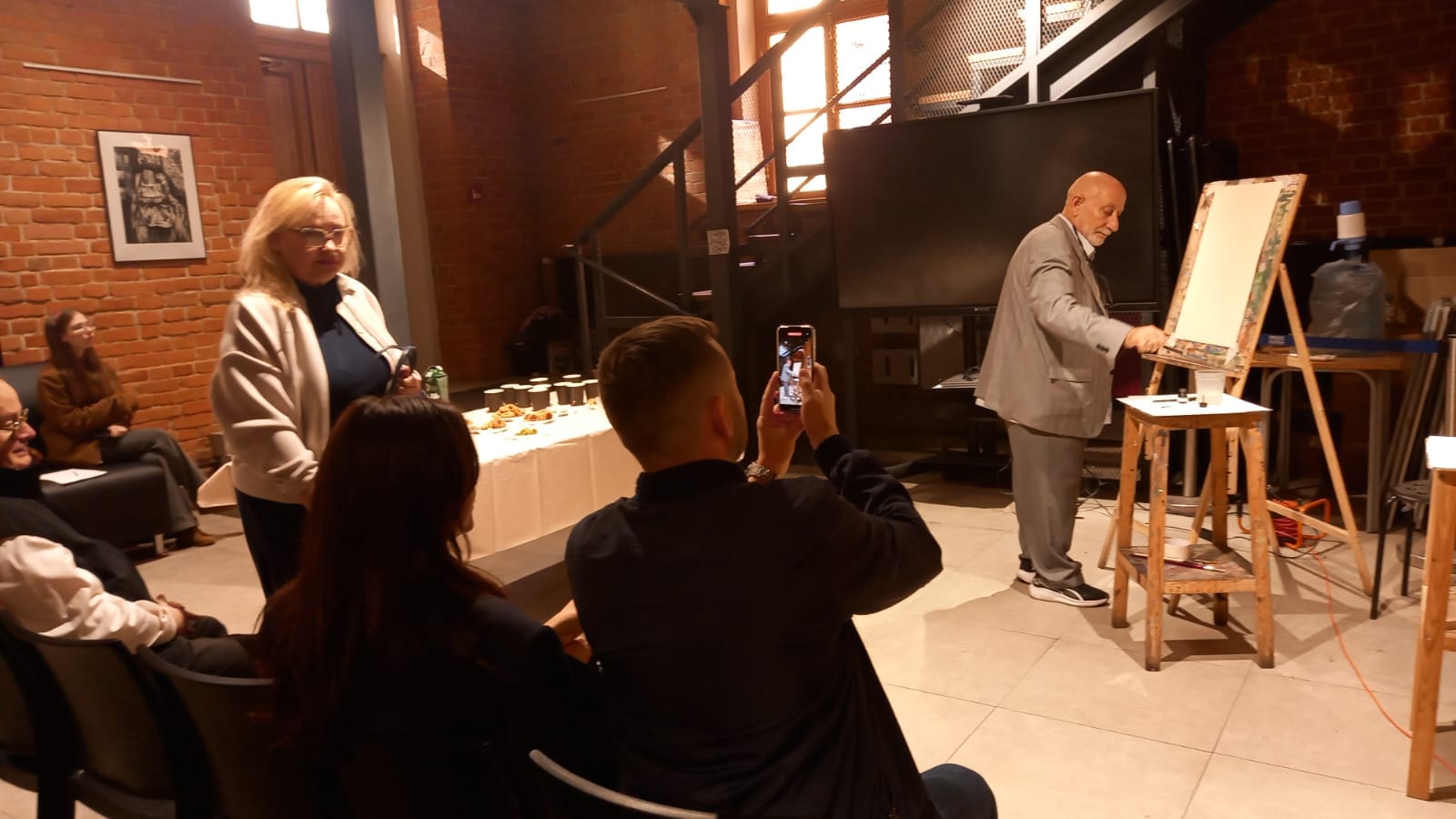 GAÜN ÖĞRETİM ÜYESİ ALİYEV RUSYA’DA SERGİ AÇTI