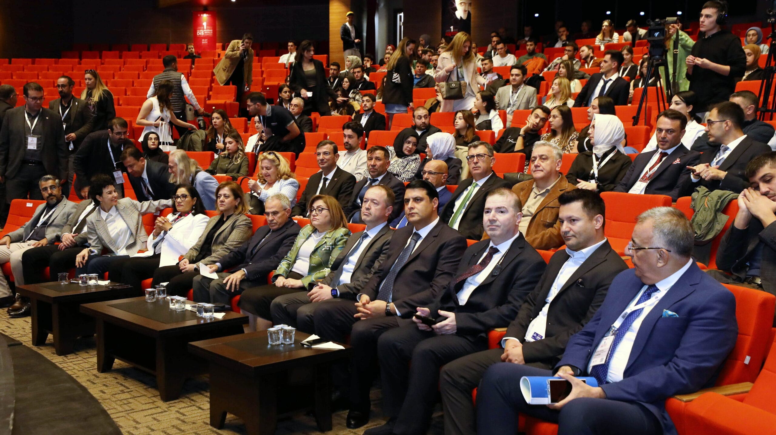 GAÜN’DE 1. ULUSLARARASI DİŞ HEKİMLİĞİ KONGRESİ BAŞLADI