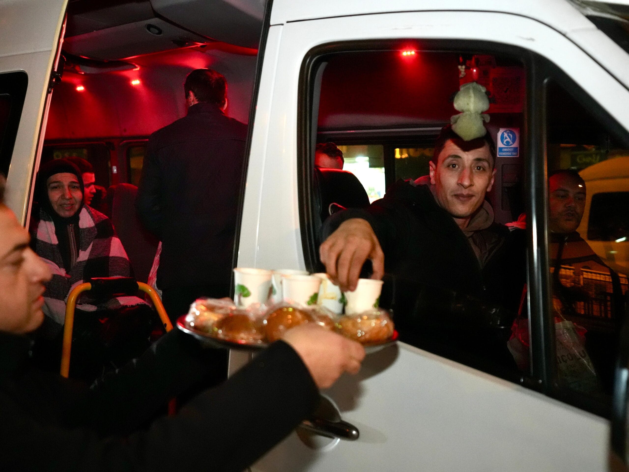 BAŞKAN YILMAZ’DAN VATANDAŞLARA ÇORBA İKRAMI