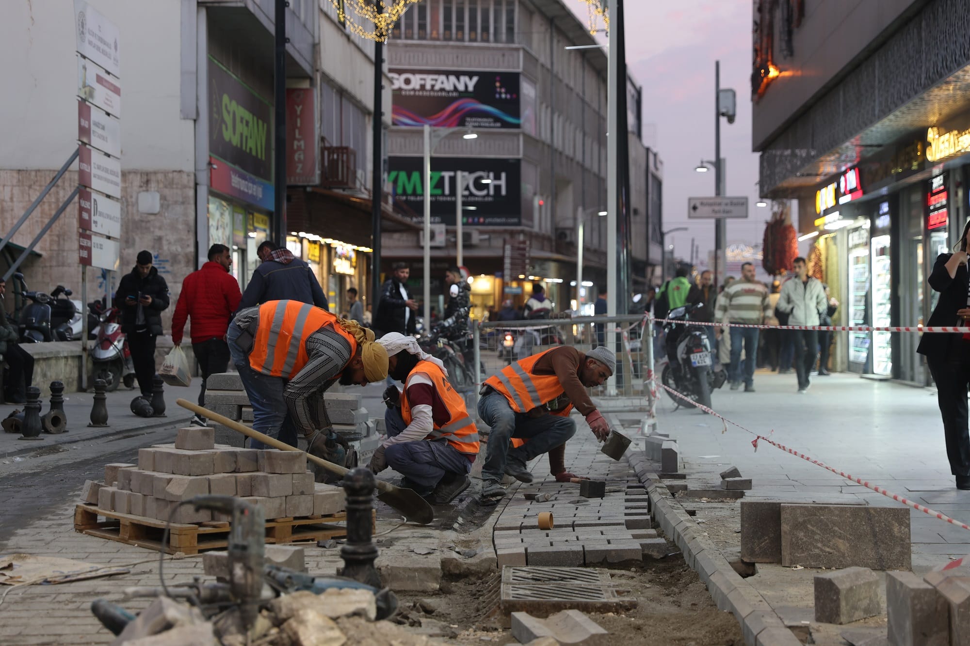 GAZİANTEP BÜYÜKŞEHİR’İN ÇALIŞMASIYLA KARAGÖZ-ESKİSARAY CADDELERİ YENİ ÇEHRESİNE KAVUŞUYOR