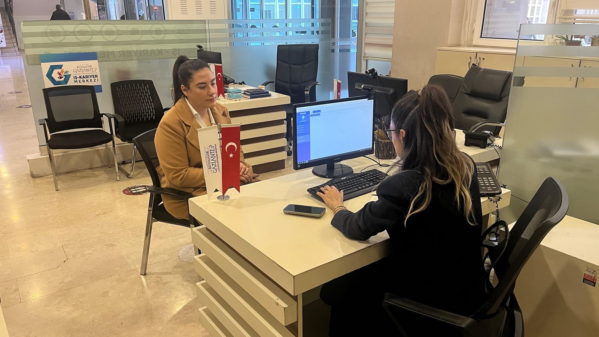 İŞ ARAYAN VE KARİYER PLANI YAPAN GENÇLERE GAZİANTEP BÜYÜKŞEHİR DESTEK OLUYOR!