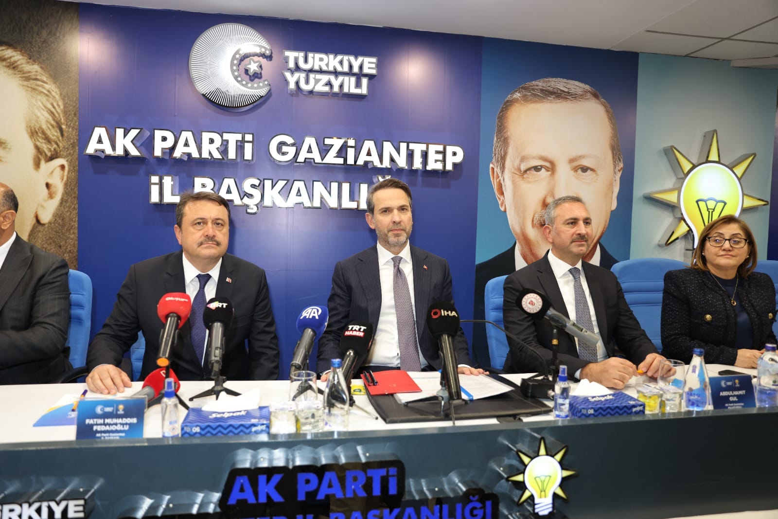ENERJİ VE TABİİ KAYNAKLAR BAKANI BAYRAKTAR AK PARTİ GAZİANTEP TEŞKİLATI İLE BULUŞTU