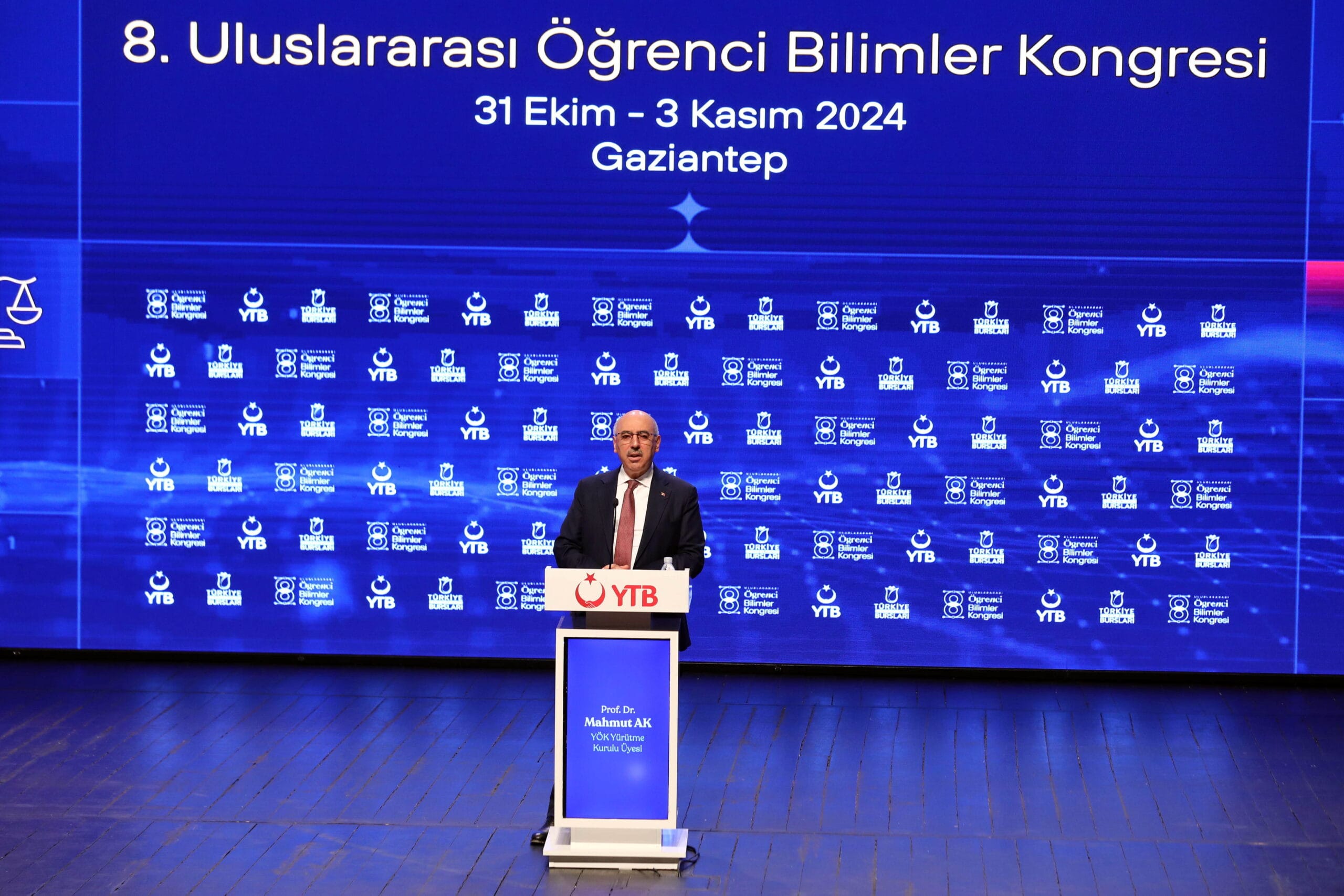 YÖK KURULU ÜYESİ PROF. DR. AK GAÜN’LÜ ÖĞRENCİLERLE BİR ARAYA GELDİ