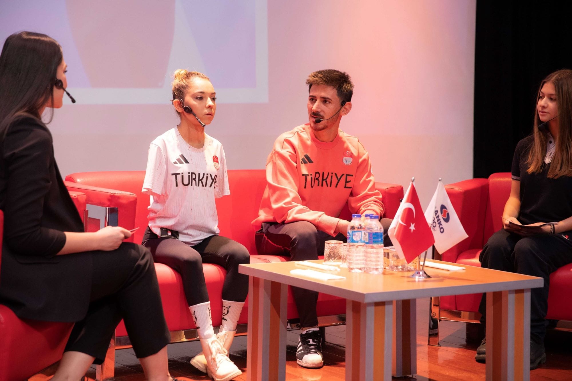 SANKO OKULLARI ÖĞRENCİLERİ MİLLİ SPORCULARLA BULUŞTU 