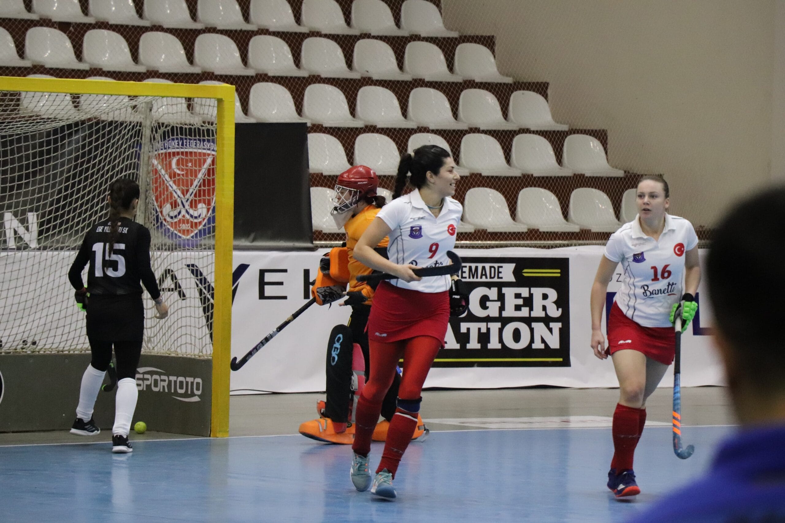 Hokeyin Sultanları Türkiye Finaline Yükseldi 