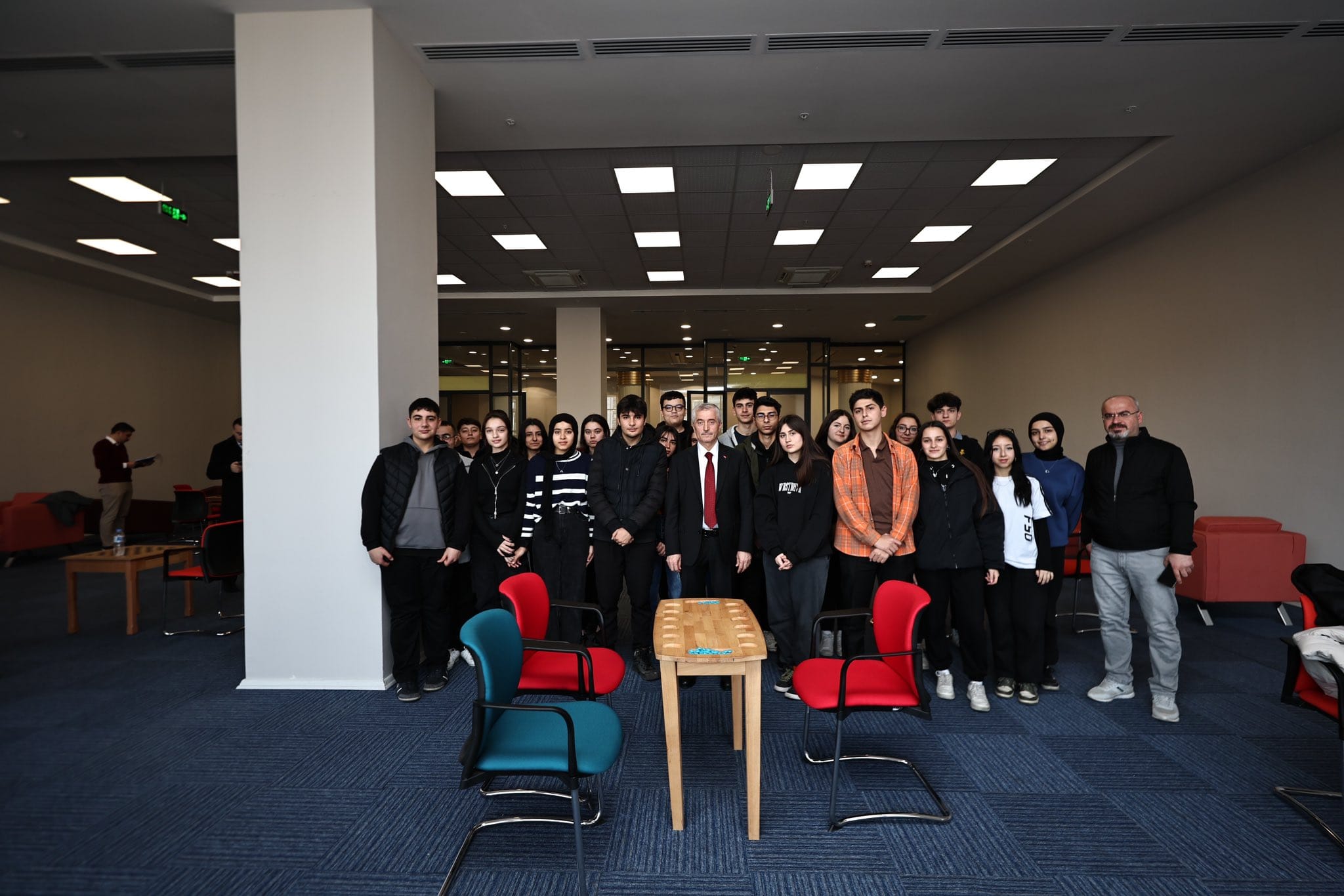 ŞAHİNBEY MİLLET KÜTÜPHANESİNE ÖĞRENCİLERDEN YOĞUN İLGİ