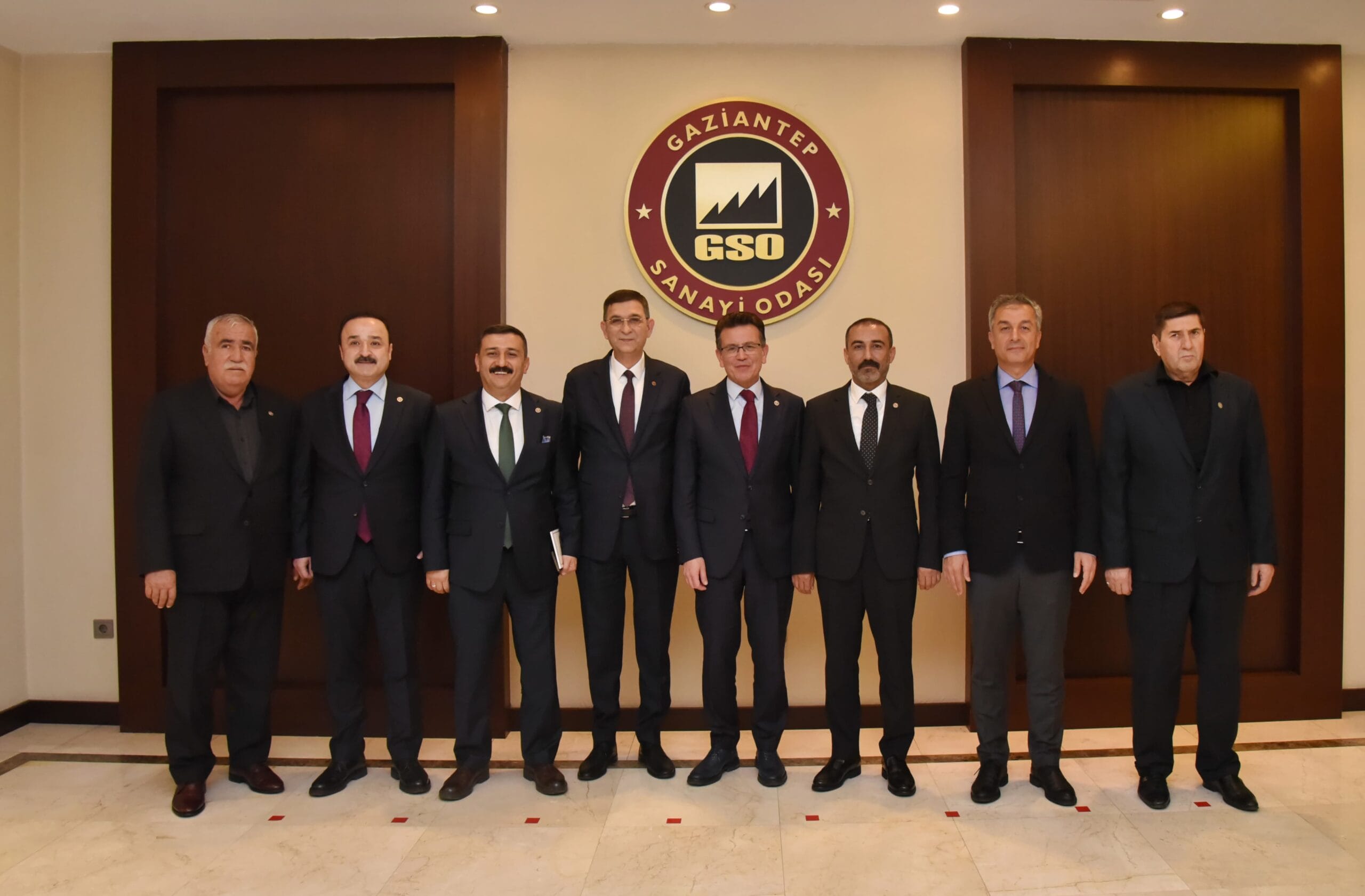 GSO’DA SURİYE’DEKİ YENİ DÖNEM VE SURİYELİLERİN GÖNÜLLÜ GERİ DÖNÜŞÜ MASAYA YATIRILDI 