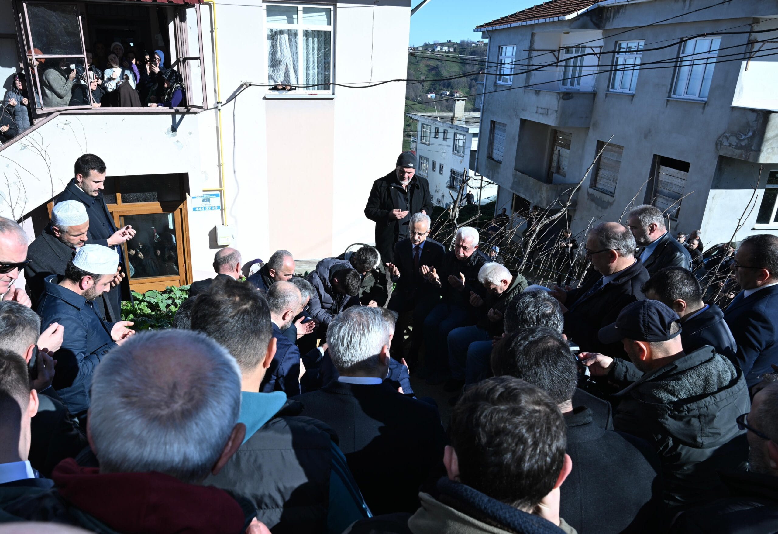 BAKAN URALOĞLU, HAYATINI KAYBEDEN PTT ÇALIŞANLARI İÇİN RİZE’DE