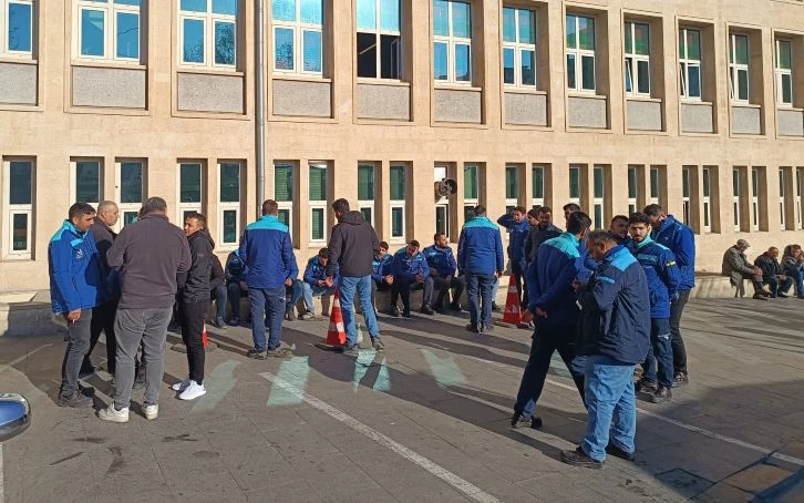 Gaziantep’te Türk Telekom Personelinden Maaş Protestosu