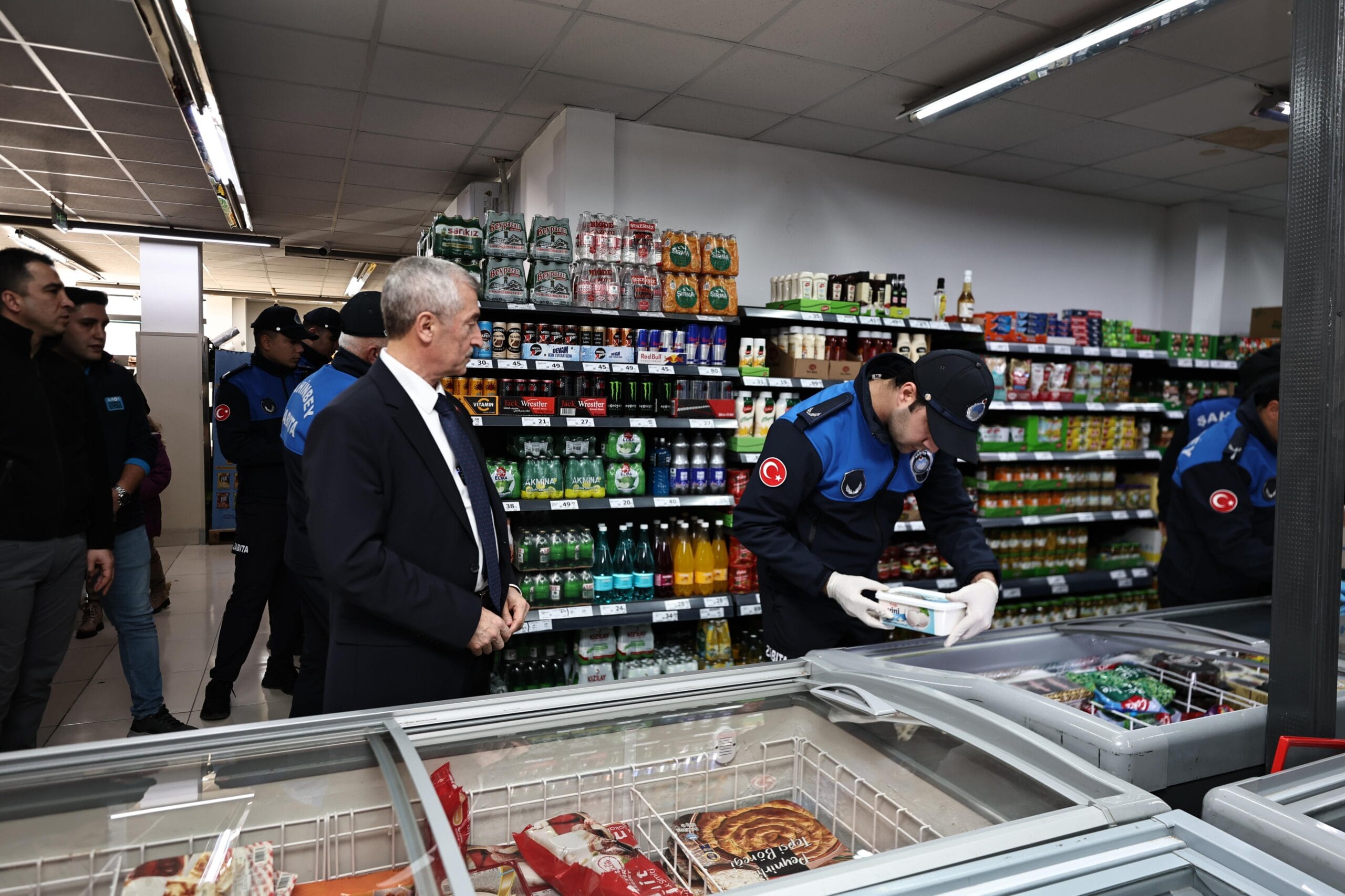 BAŞKAN TAHMAZOĞLU, “HALKIN SAĞLIĞINI TEHLİKEYE ATAN İŞ YERLERİNİ KAPATIYORUZ”