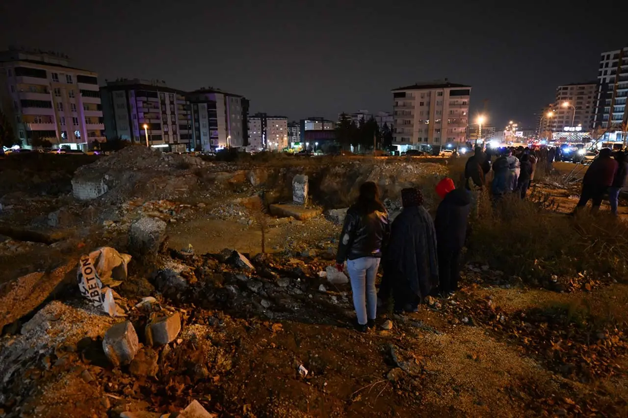 HÜZÜN VE İSYAN BİR ARADA