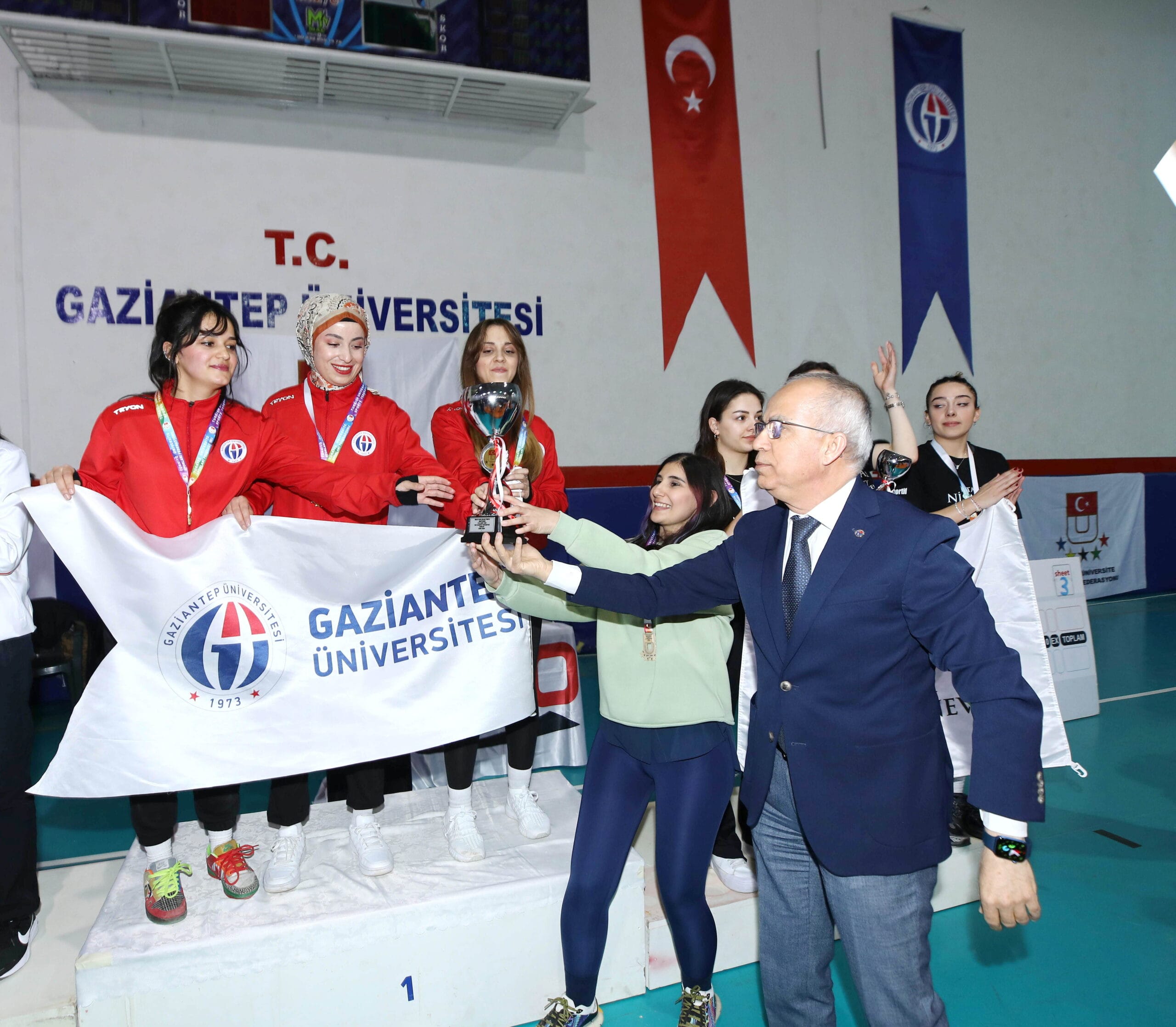 GAÜN KADIN FLOOR CURLİNG TAKIMI ÜST ÜSTE ÜÇÜNCÜ KEZ TÜRKİYE ŞAMPİYONU