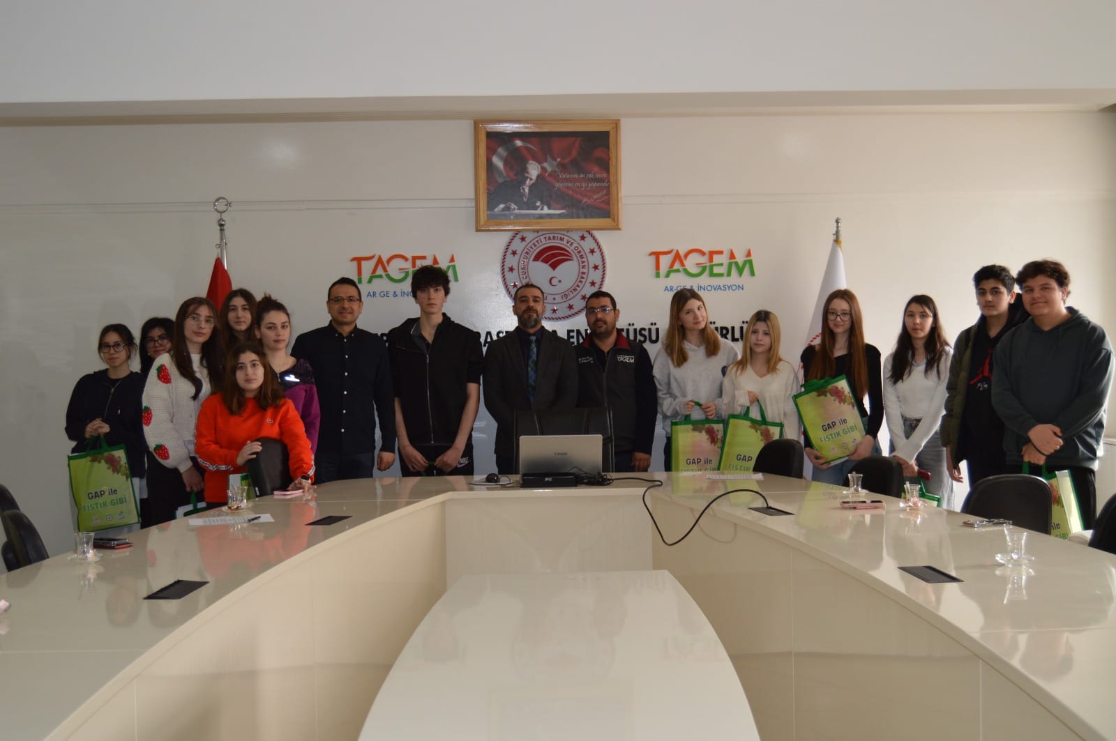 GKV IB Cemil Alevli Koleji Öğrencileri Antep Fıstığına El Attı