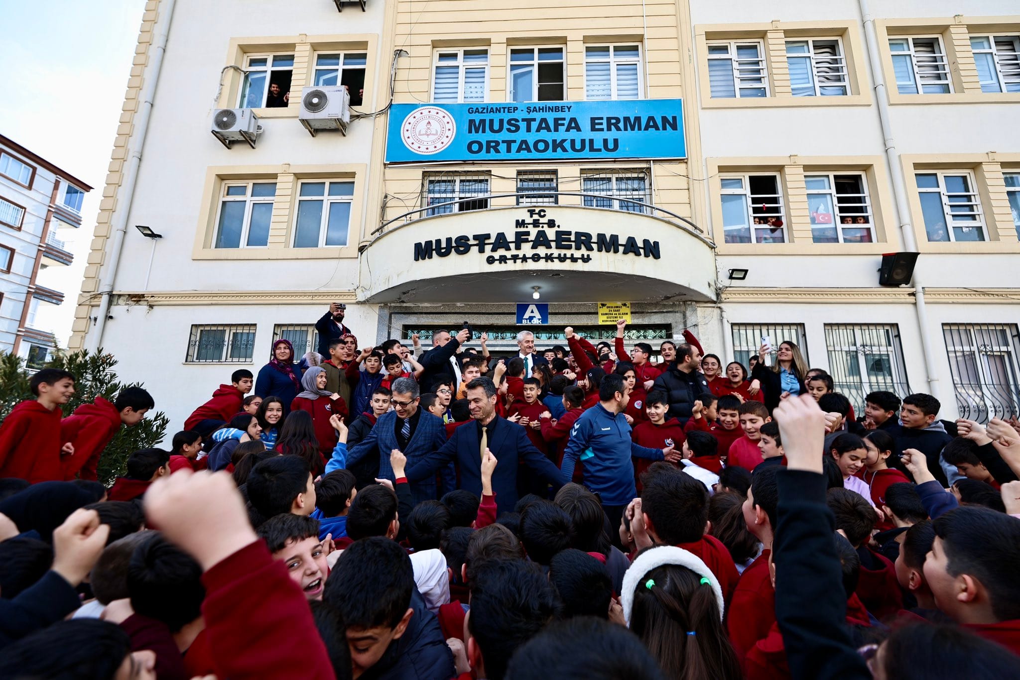 ÖĞRENCİLERE 3 MİLYONDAN FAZLA DENEME SETİ DESTEĞİ