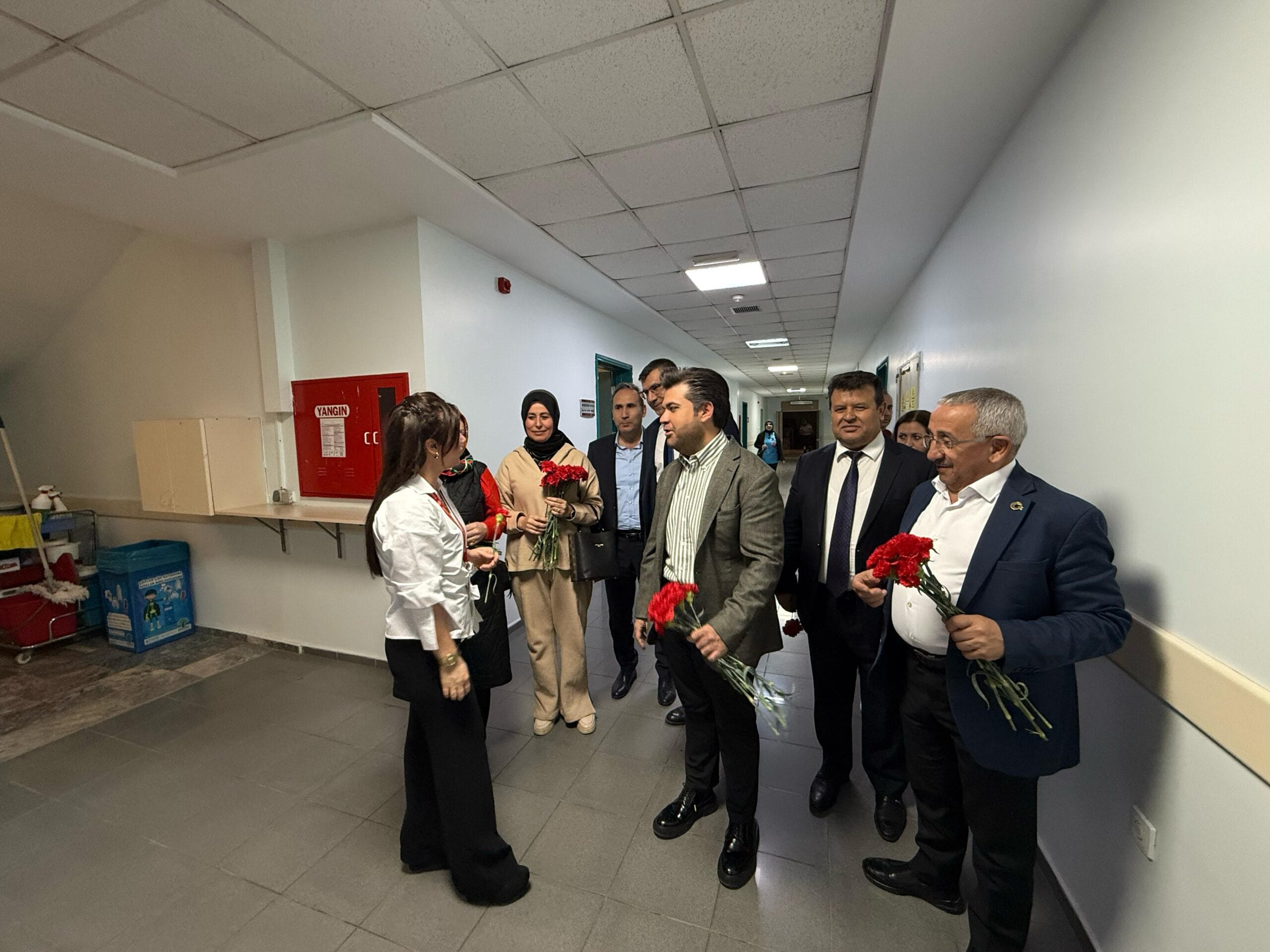 AK PARTİ GAZİANTEP’TEN SAĞLIK KAHRAMANLARINA ANLAMLI ZİYARET