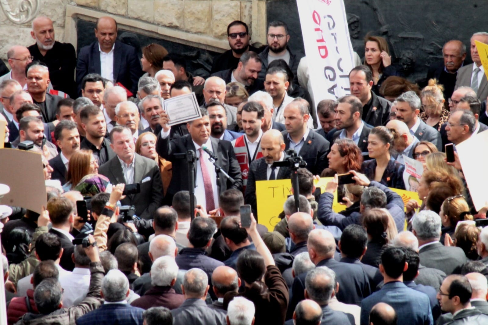 GAZİANTEP CHP İL BAŞKANI REİSOĞLU ‘BU AÇIK BİR DARBE GİRİŞİMİDİR’
