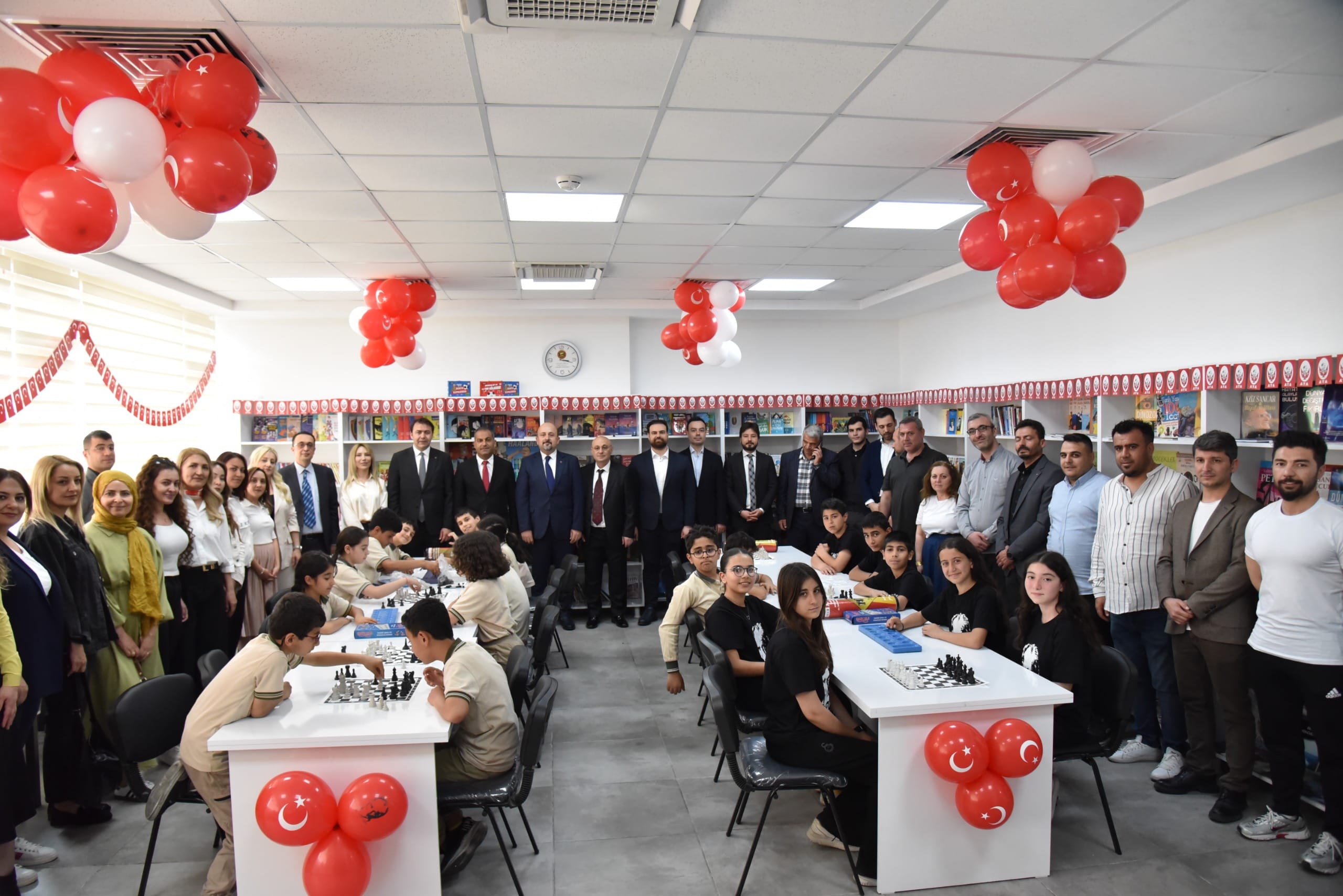 NURİYE ZEKERİYA KINA ORTAOKULU’NDA “GAZİANTEP SANAYİ ODASI KÜTÜPHANESİ” AÇILDI…